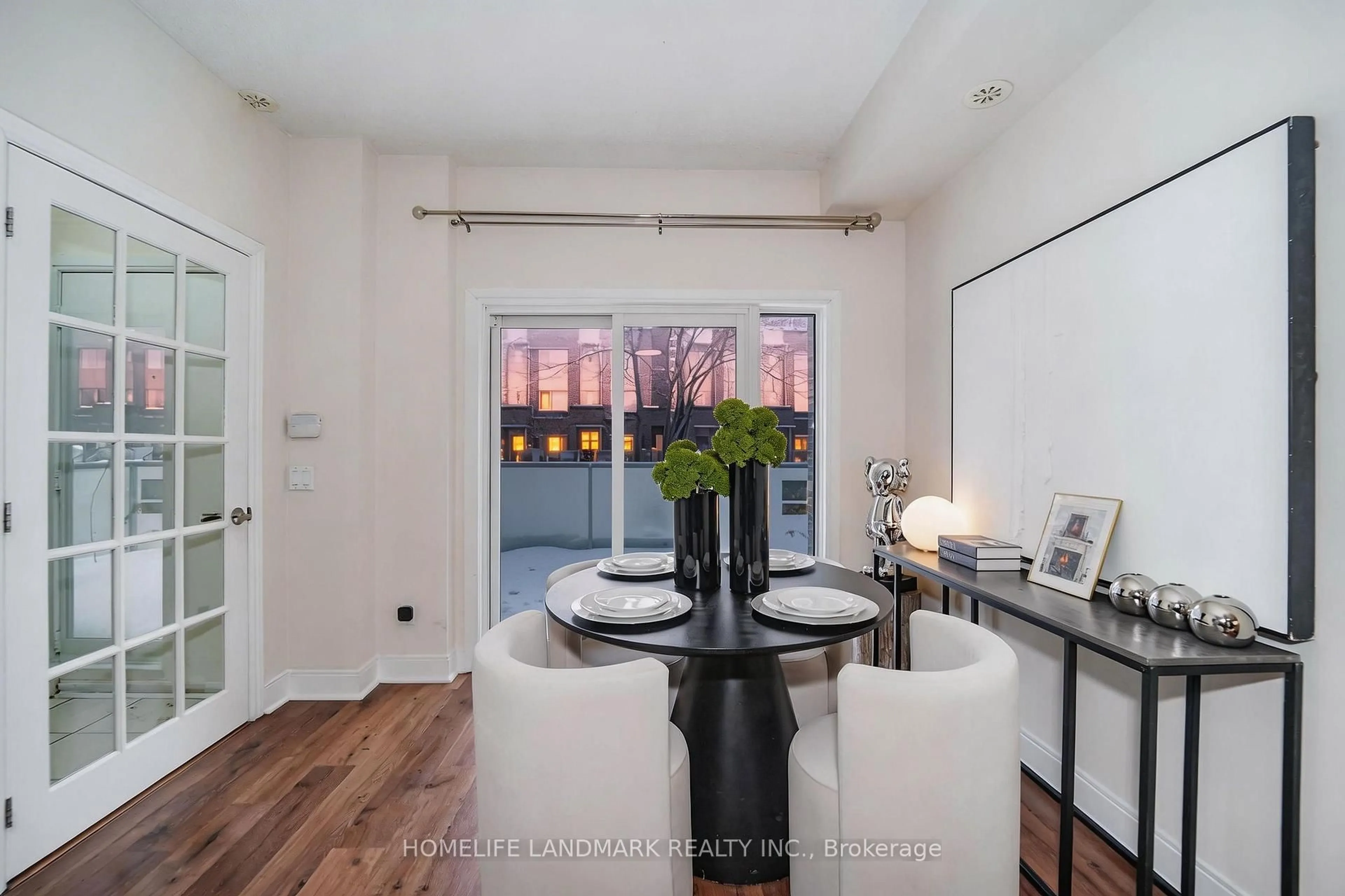 A pic of a room for 315 Village Green Sq #Th47, Toronto Ontario M1S 0L2