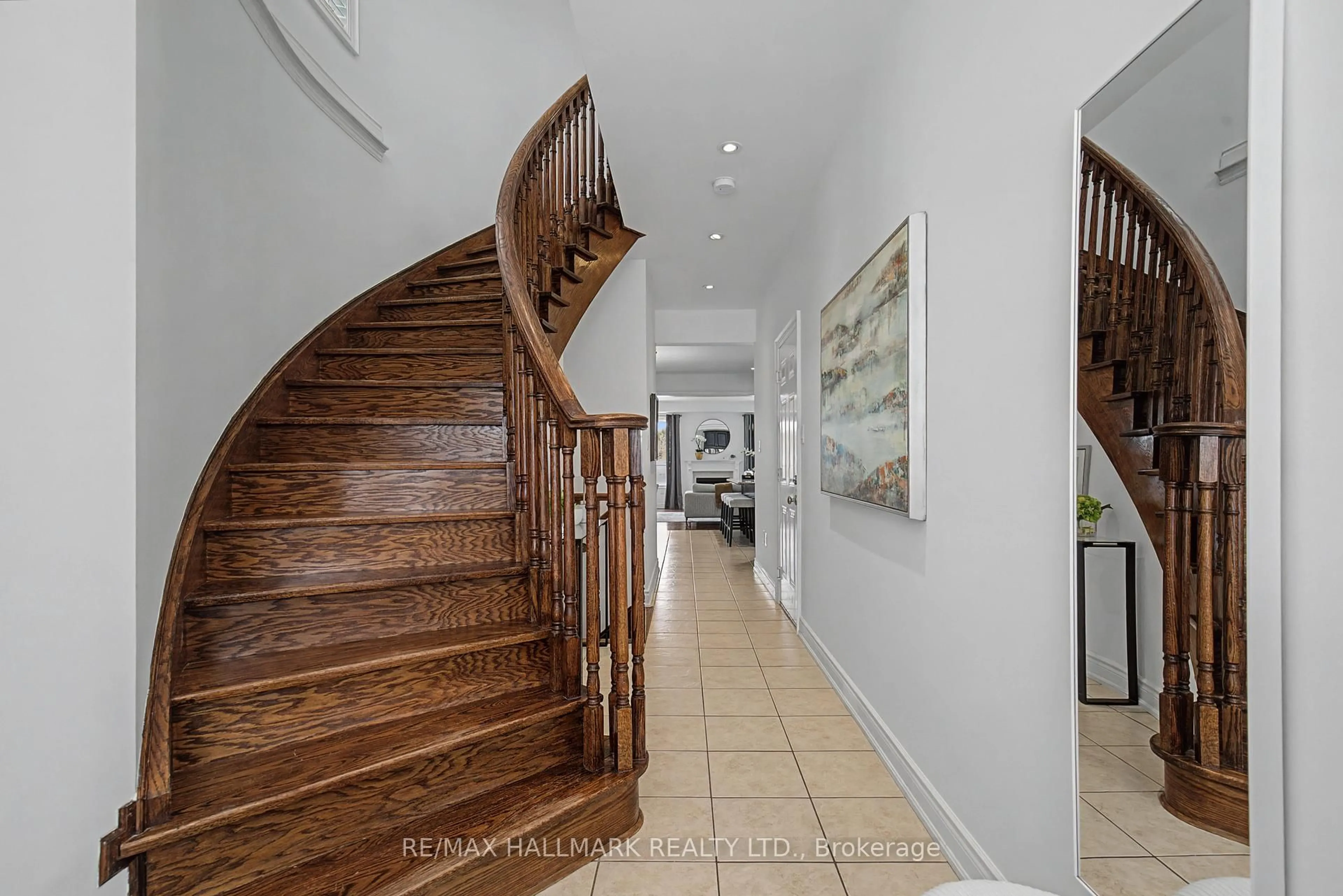 Indoor foyer for 71 Beverton Cres, Ajax Ontario L1T 4R8