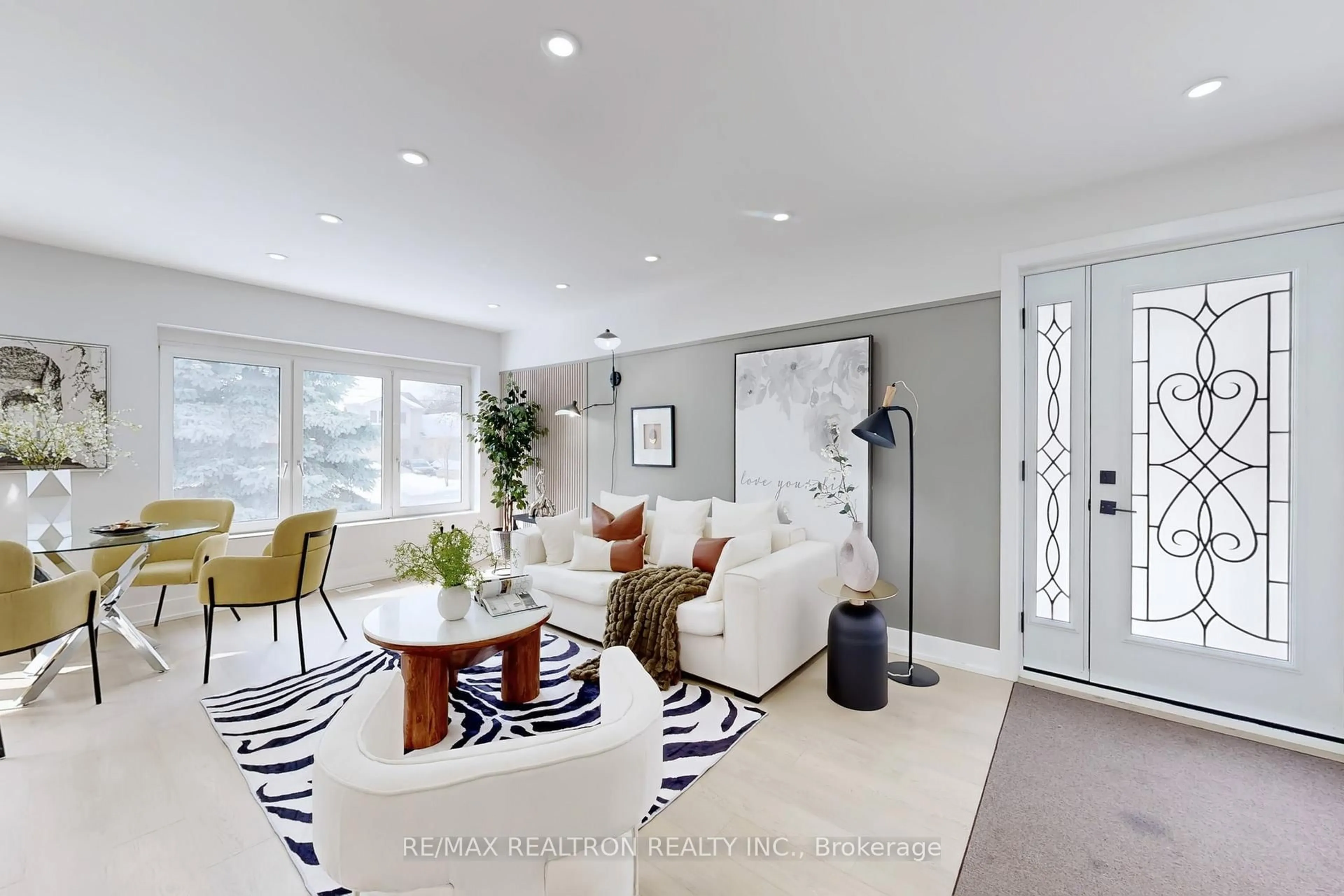 Living room with furniture, unknown for 53 Fairglen Ave, Toronto Ontario M1T 1G8