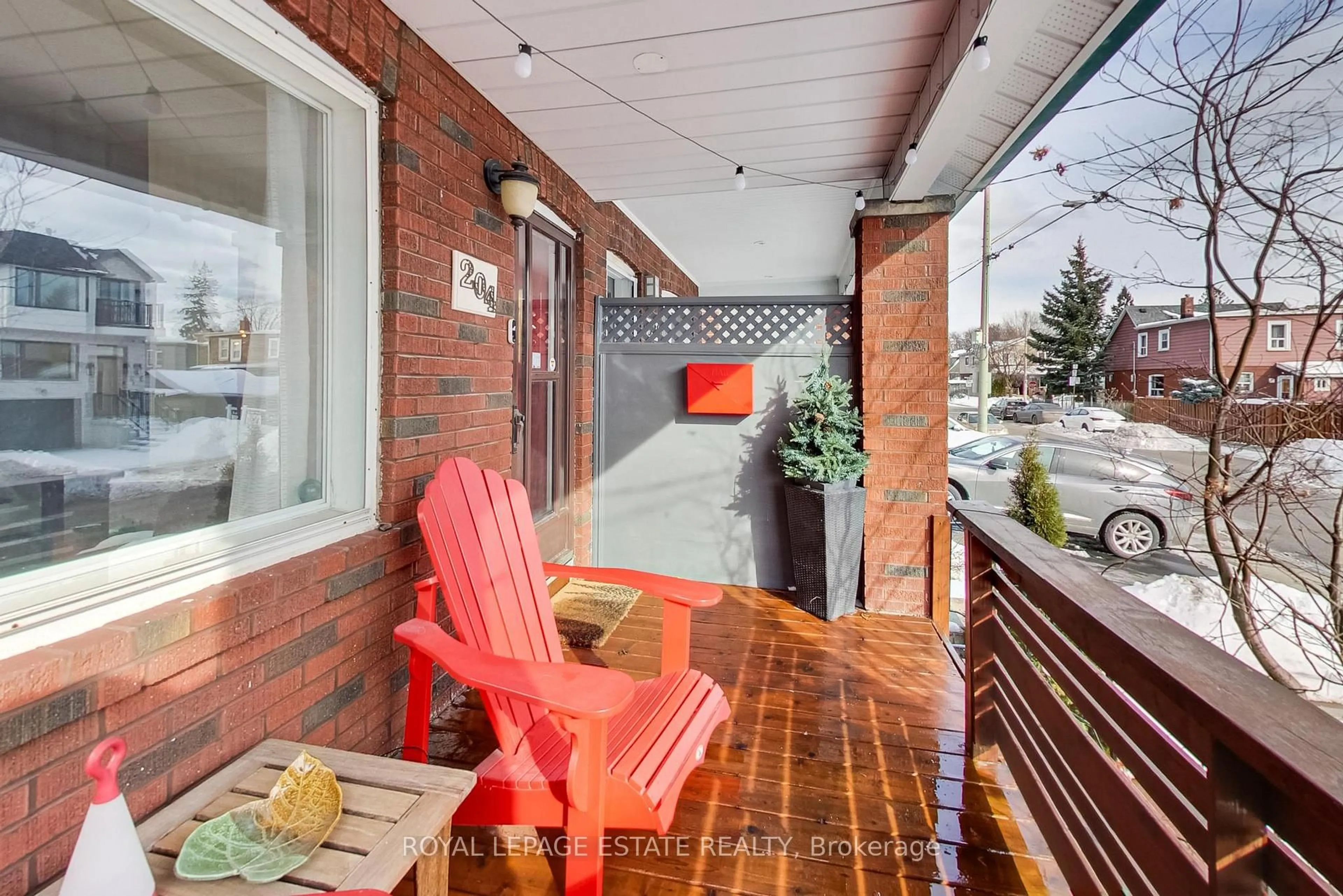 Patio, street for 204 Queensdale Ave, Toronto Ontario M4C 2A9