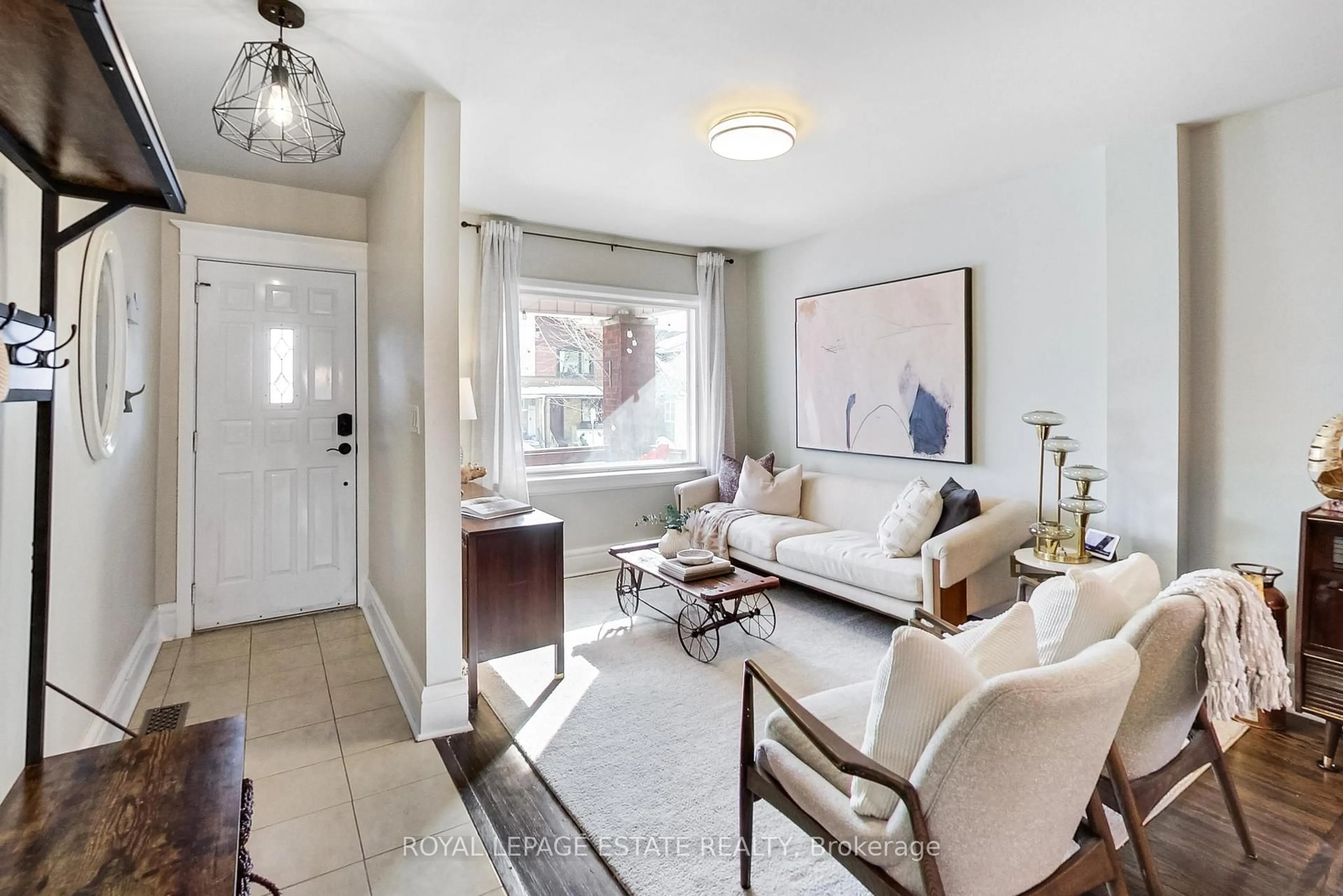 Living room with furniture, unknown for 204 Queensdale Ave, Toronto Ontario M4C 2A9