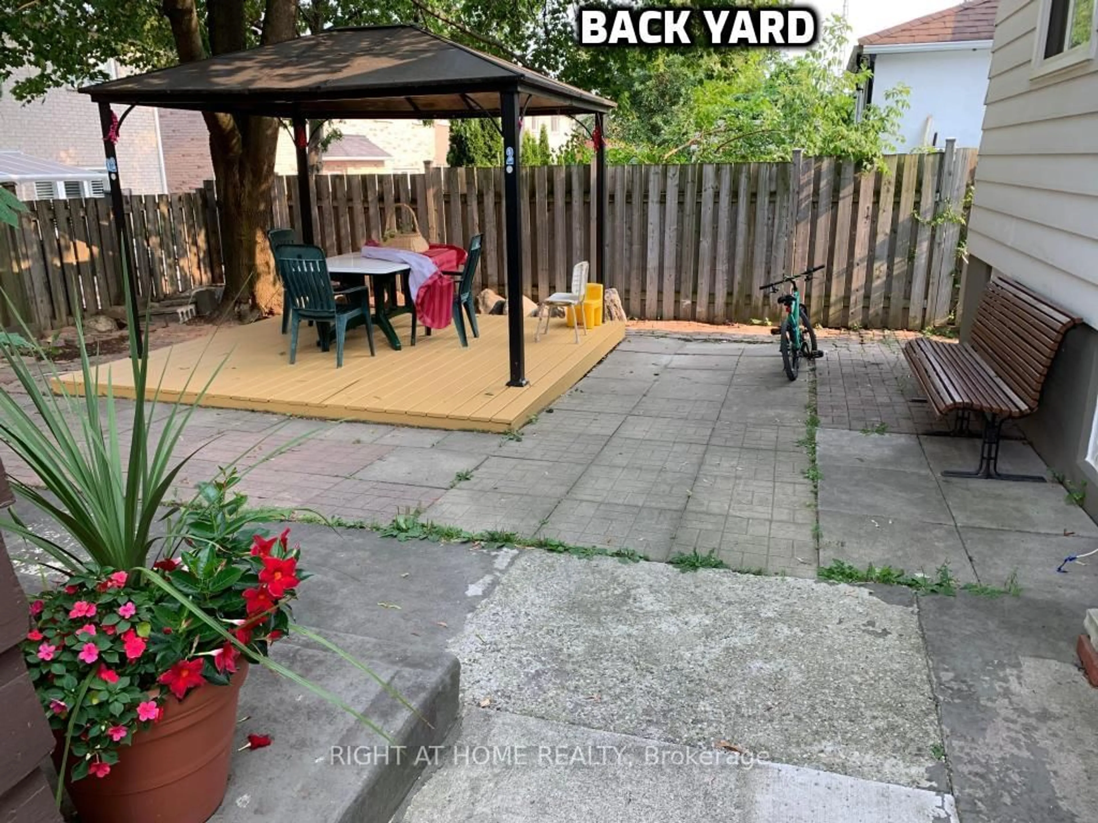 Patio, street for 91 Westcroft Dr, Toronto Ontario M1E 3A4