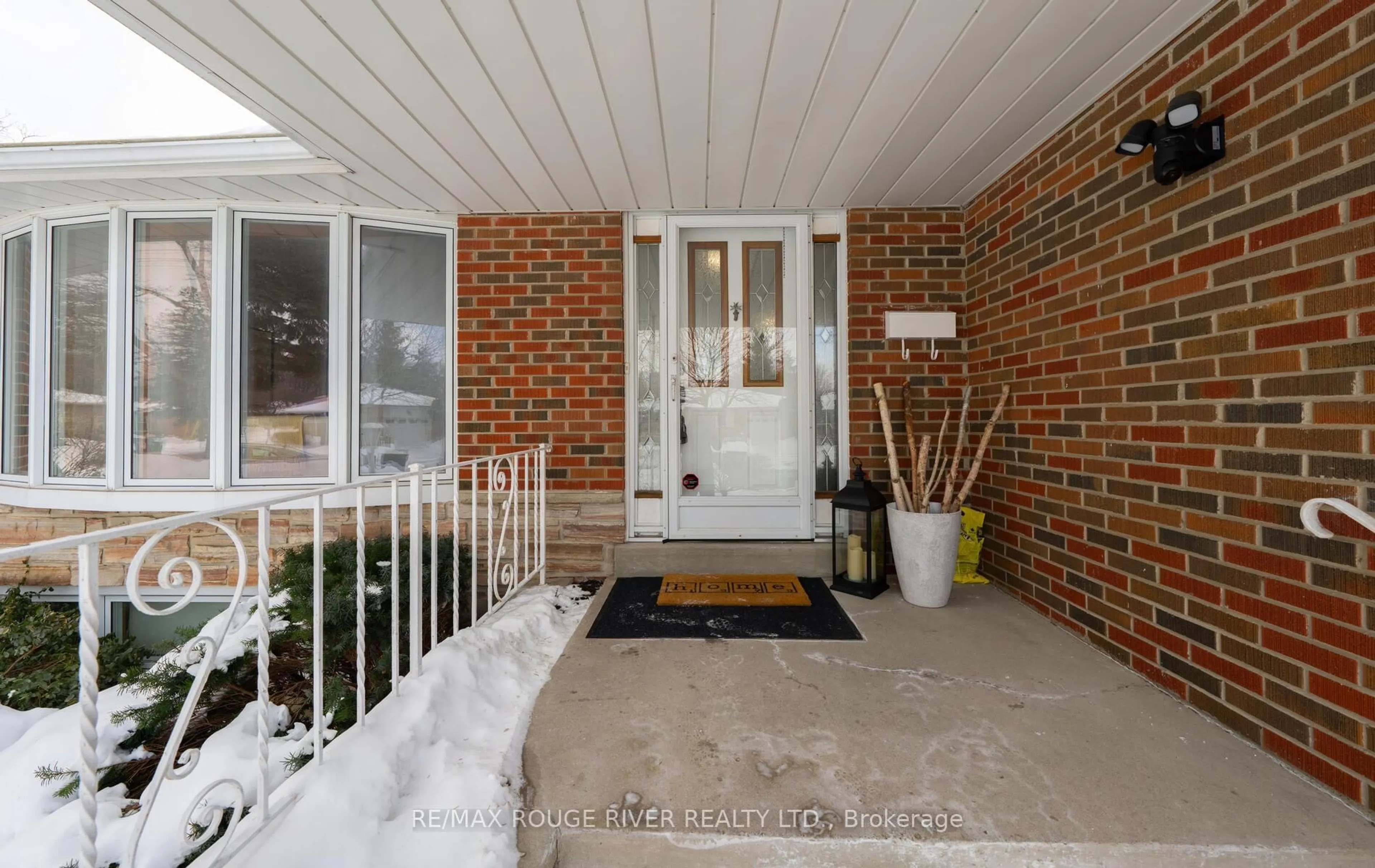 Indoor entryway for 48 Limevale Cres, Toronto Ontario M1E 2K5