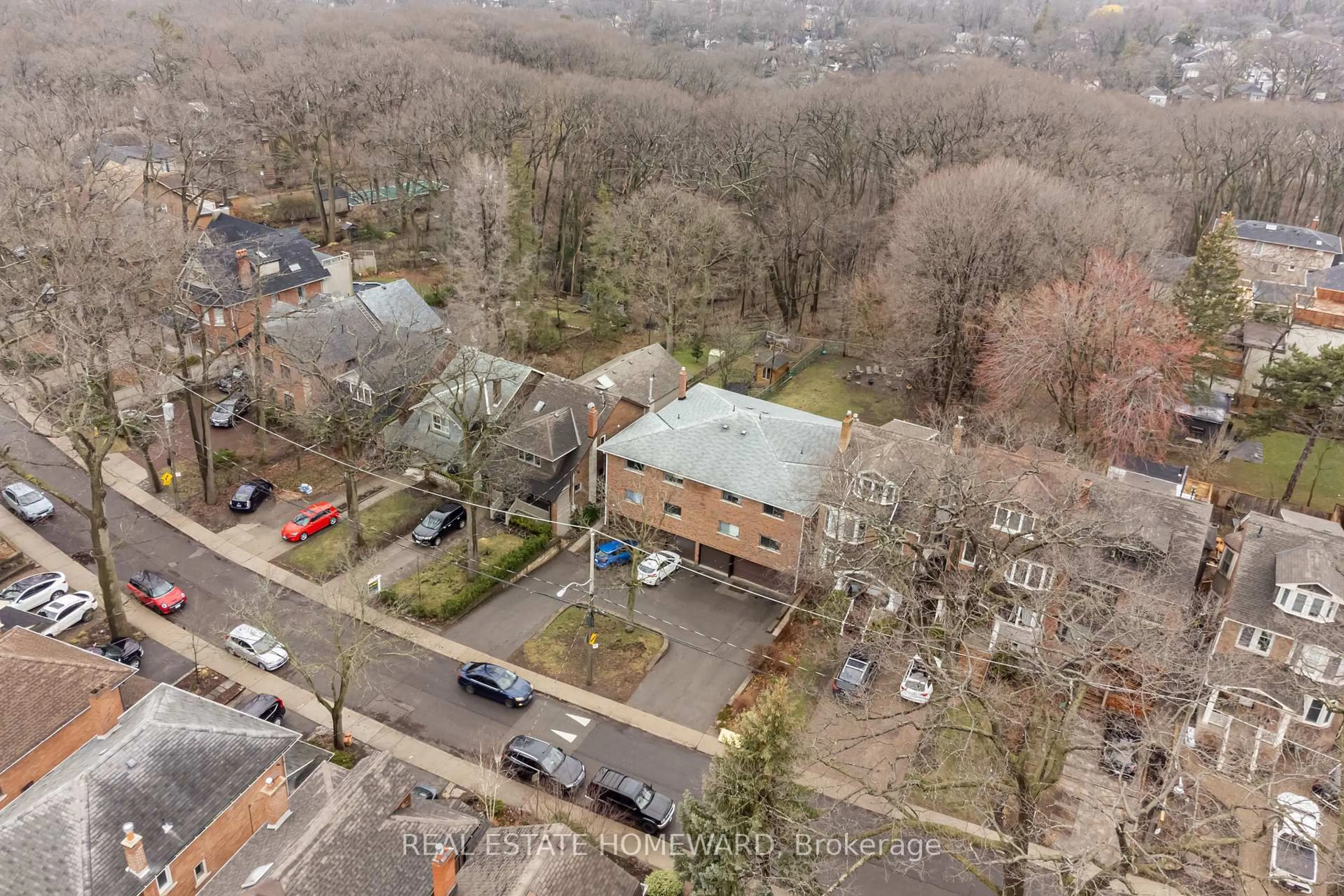 A pic from outside/outdoor area/front of a property/back of a property/a pic from drone, building for 176/178 Balsam Ave, Toronto Ontario M4E 3C1