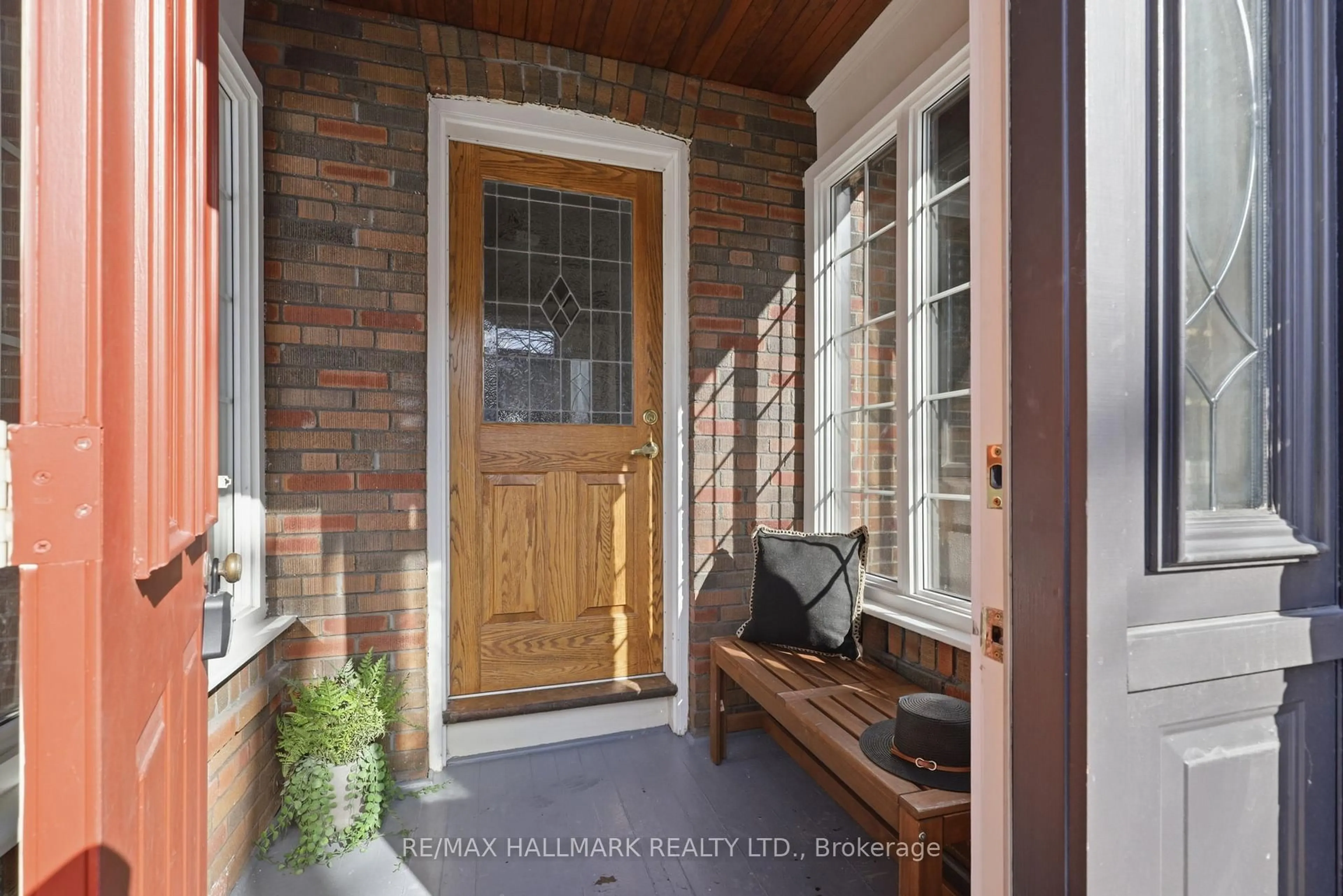 Indoor entryway for 22 Chester Hill Rd, Toronto Ontario M4K 1X3