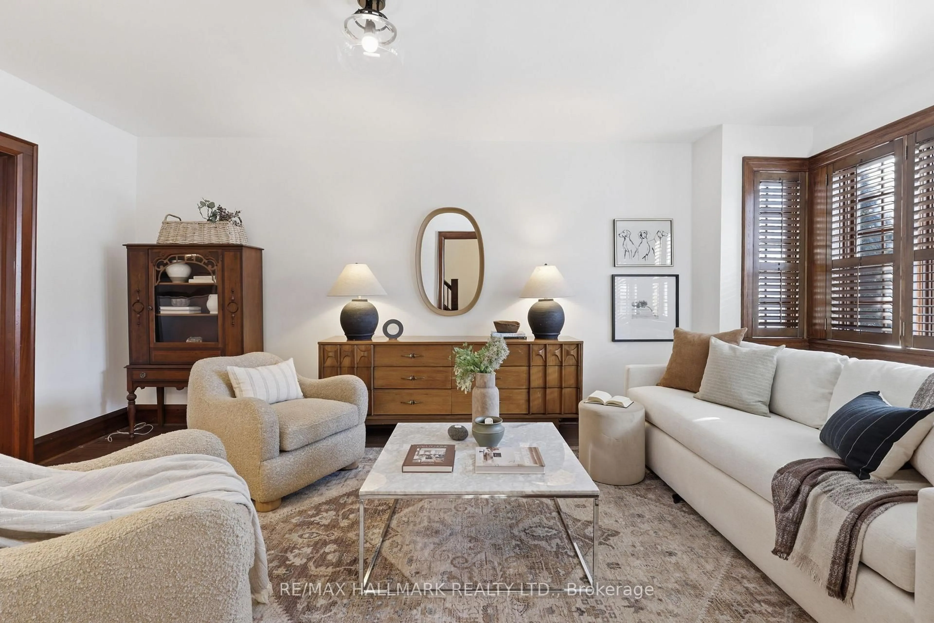 Living room with furniture, unknown for 22 Chester Hill Rd, Toronto Ontario M4K 1X3