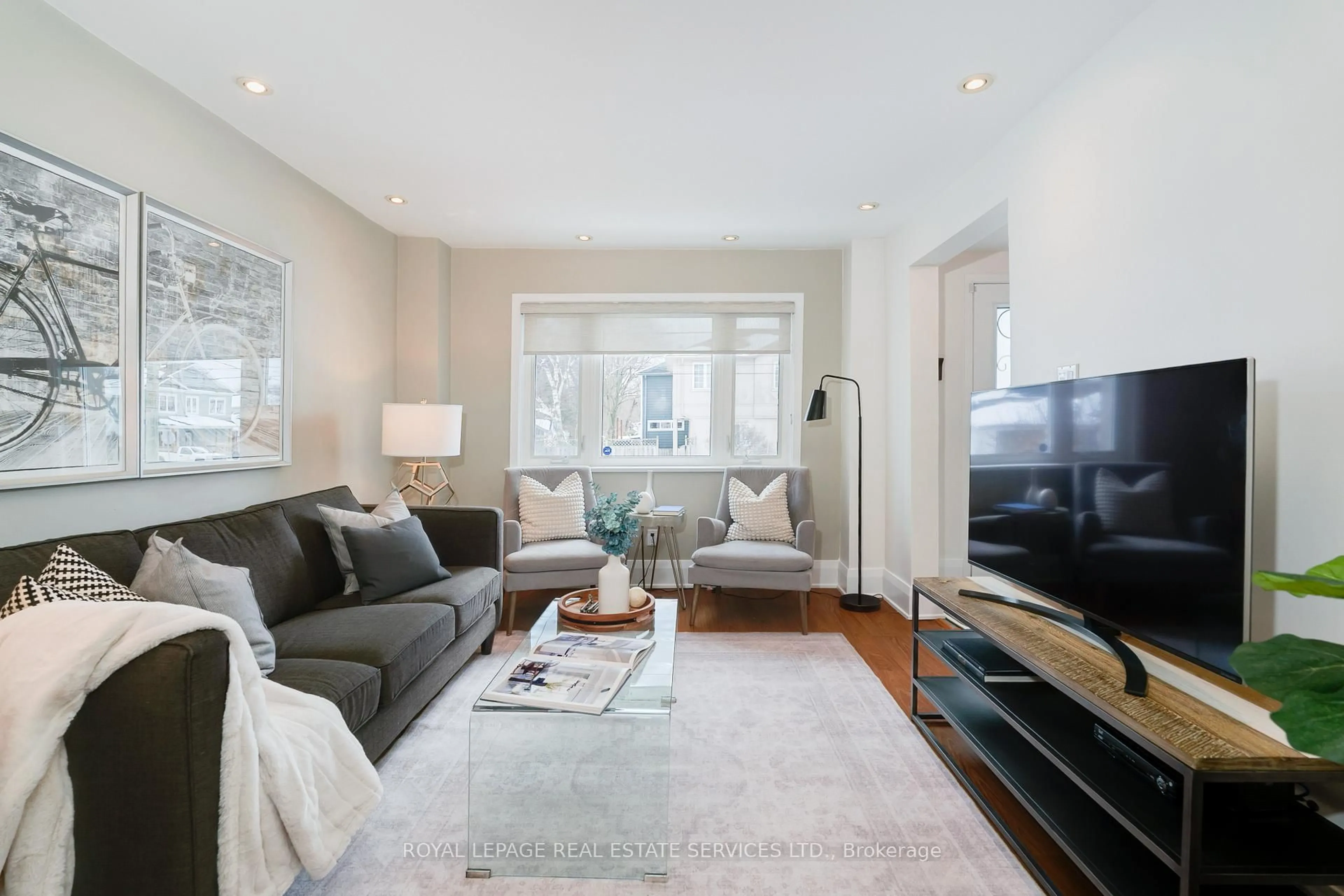 Living room with furniture, unknown for 110B Hollis Ave, Toronto Ontario M1N 2C8