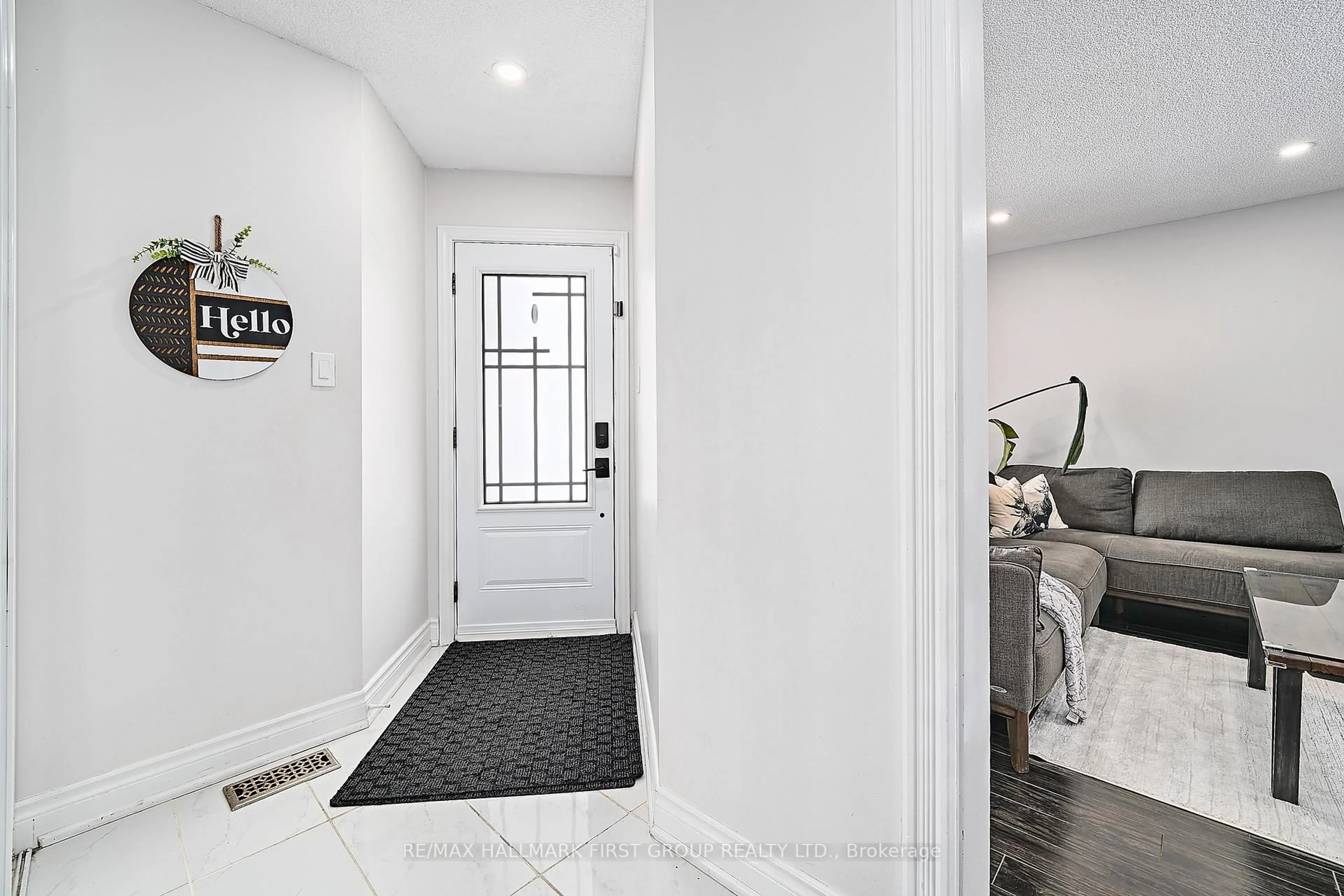 Indoor entryway for 2003 Blue Ridge Cres, Pickering Ontario L1X 2N2