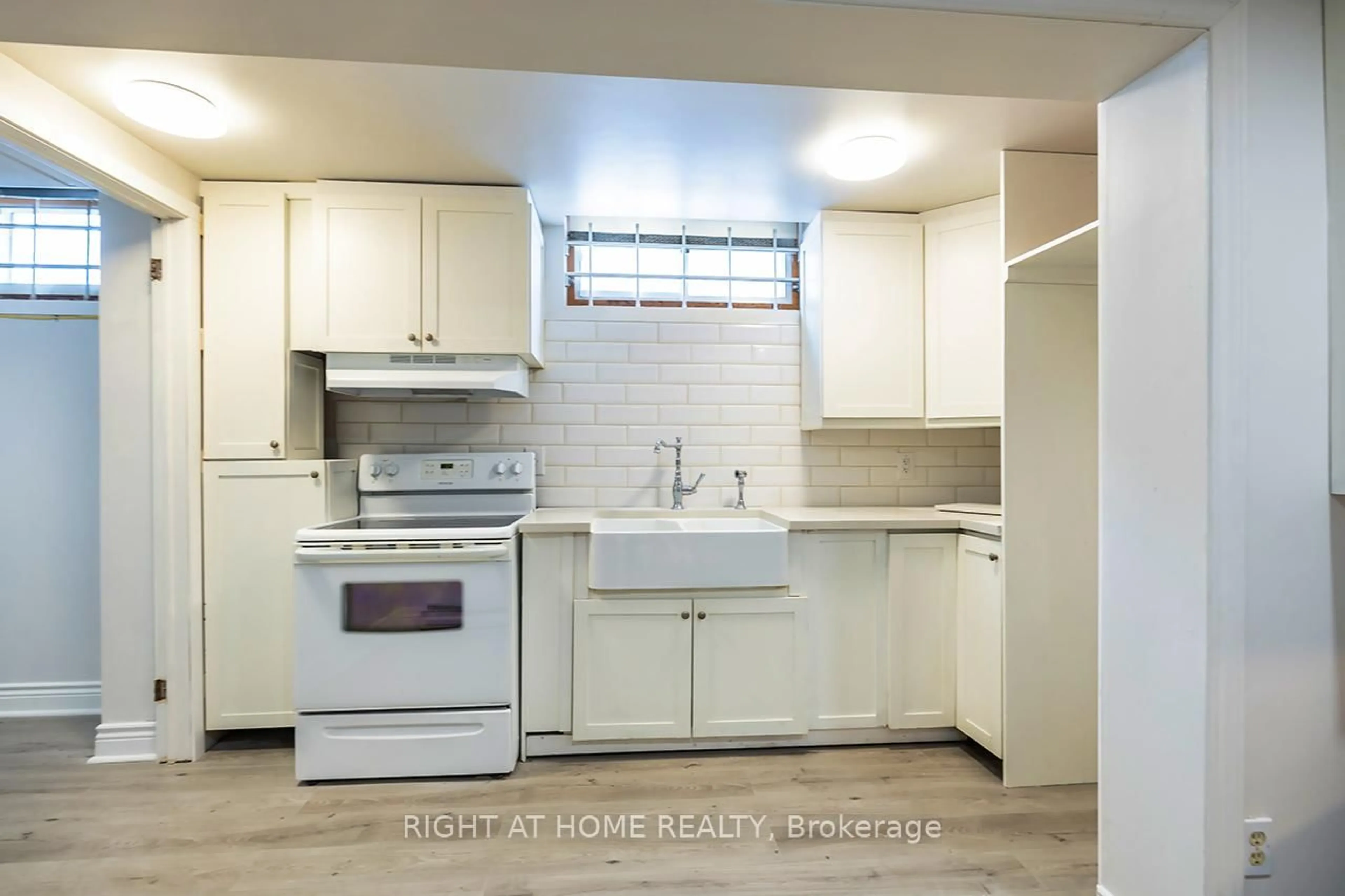 Standard kitchen, unknown for 59 Fernhill Blvd, Oshawa Ontario L1J 5J1