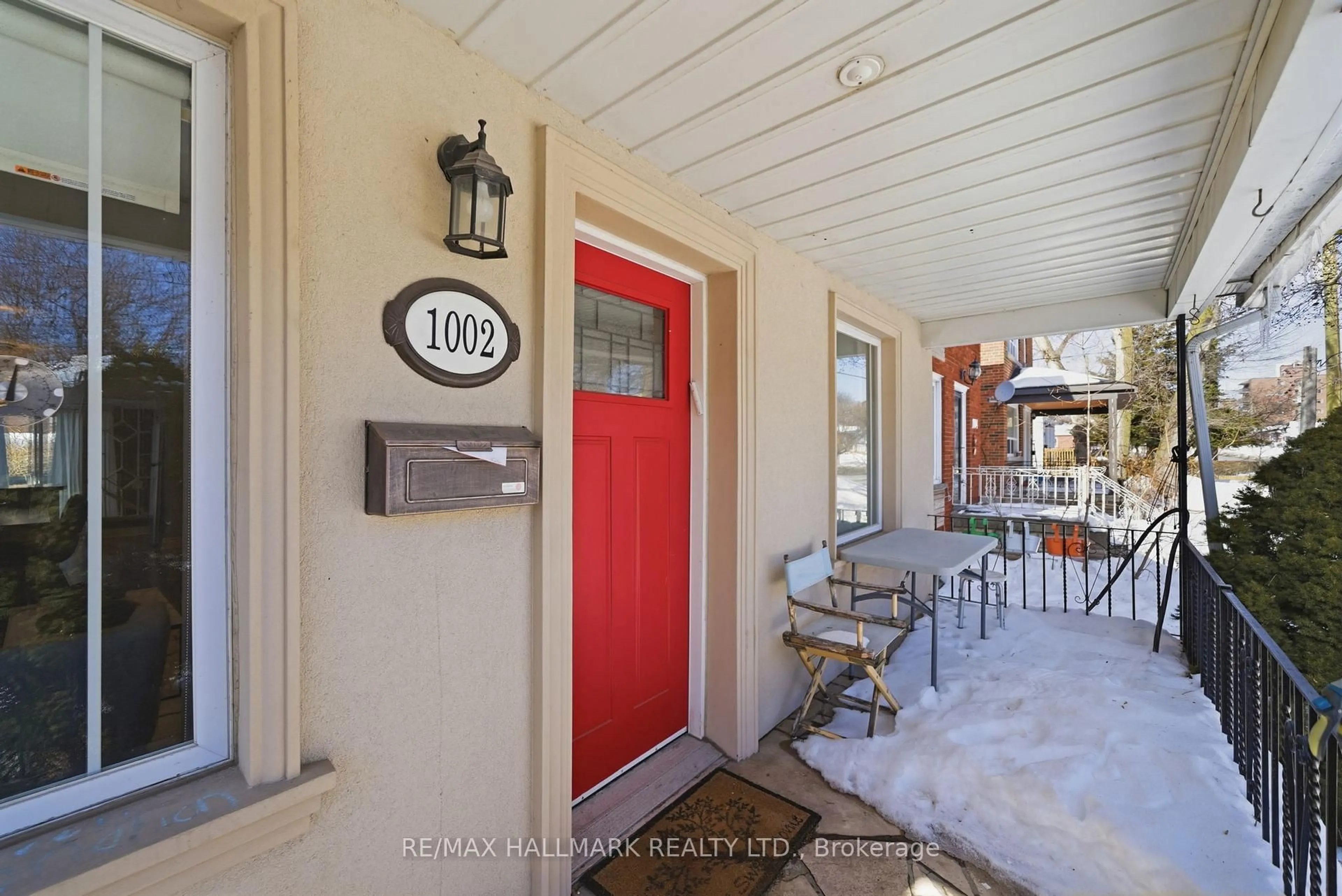 Indoor entryway for 1002 Victoria Park Ave, Toronto Ontario M4B 2J6