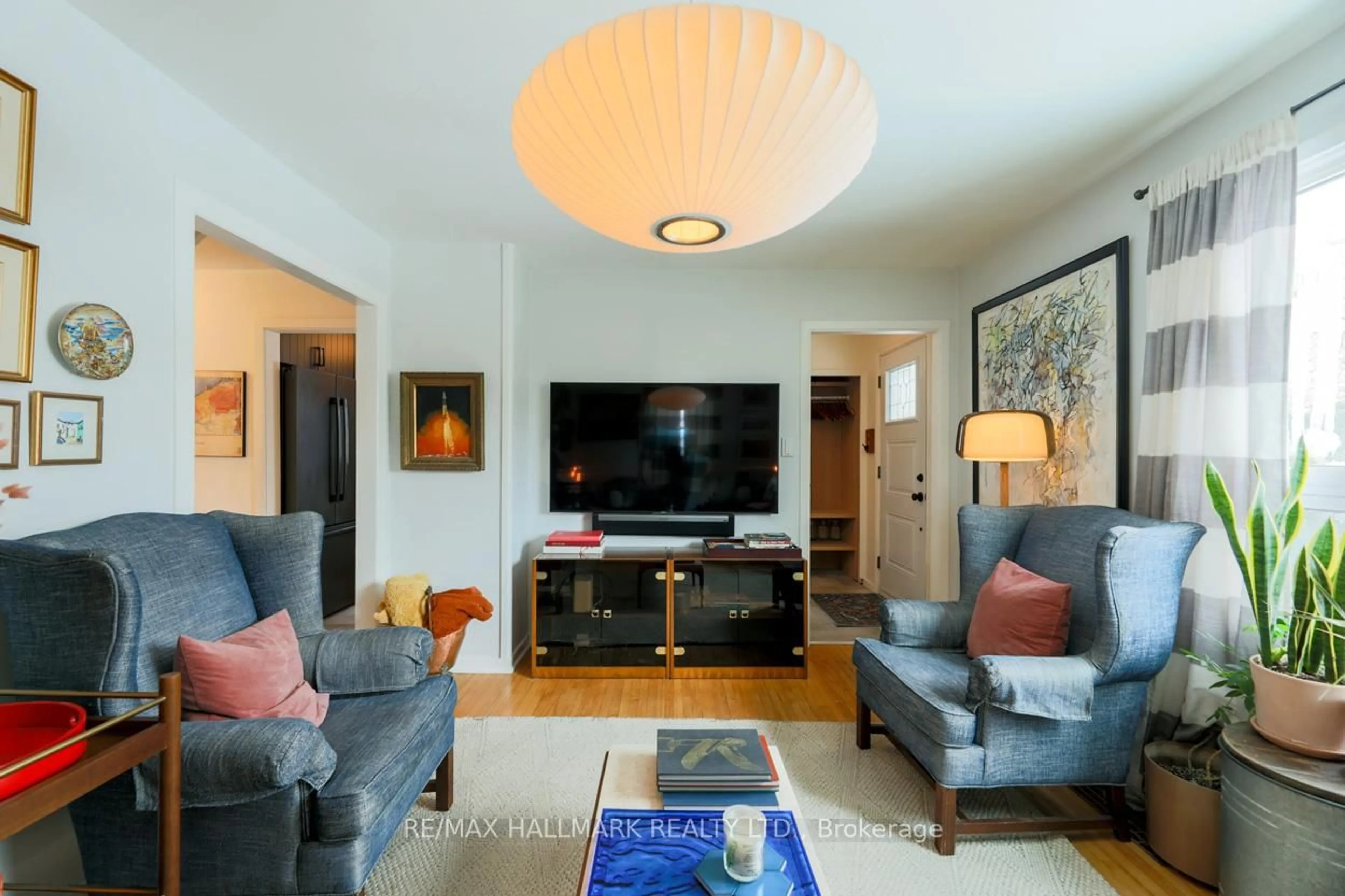 Living room with furniture, unknown for 6 Warvet Cres, Toronto Ontario M4B 1P3