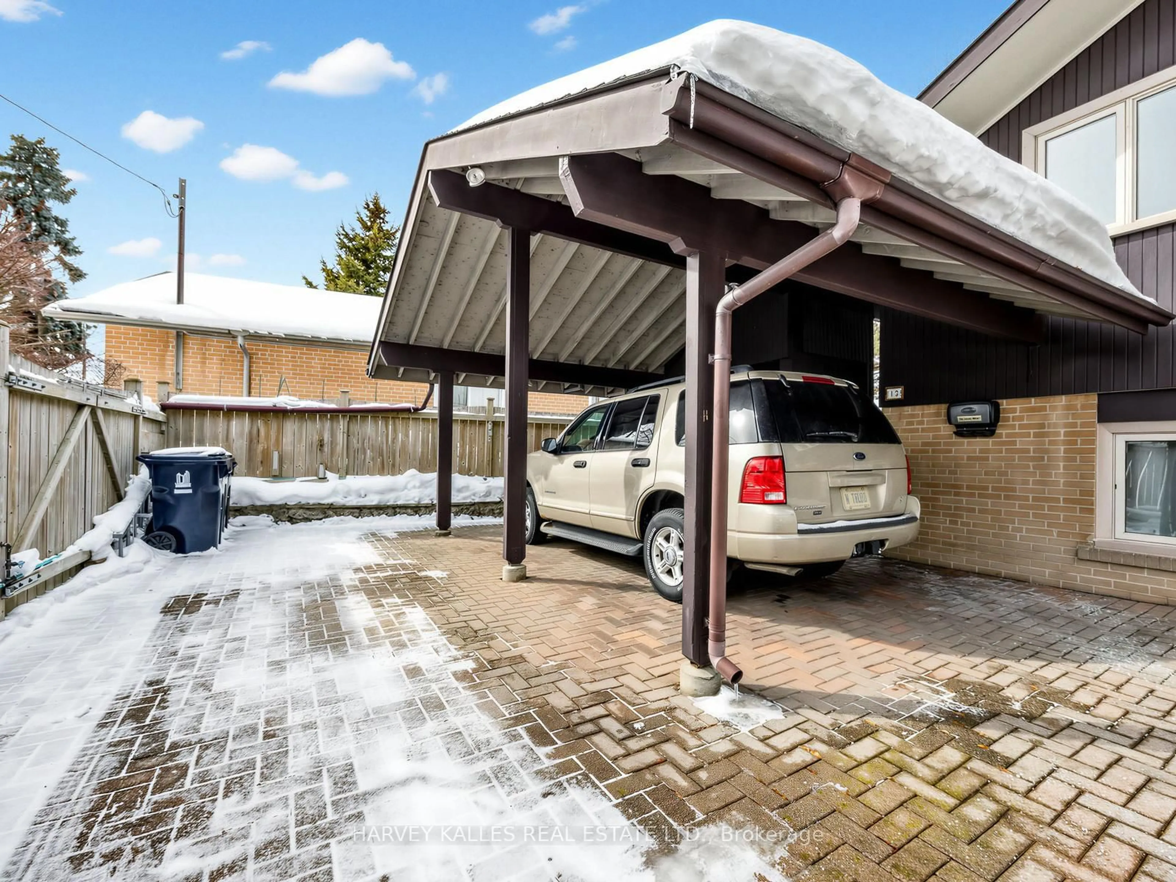 Indoor garage for 12 Ladysbridge Dr, Toronto Ontario M1G 3H6