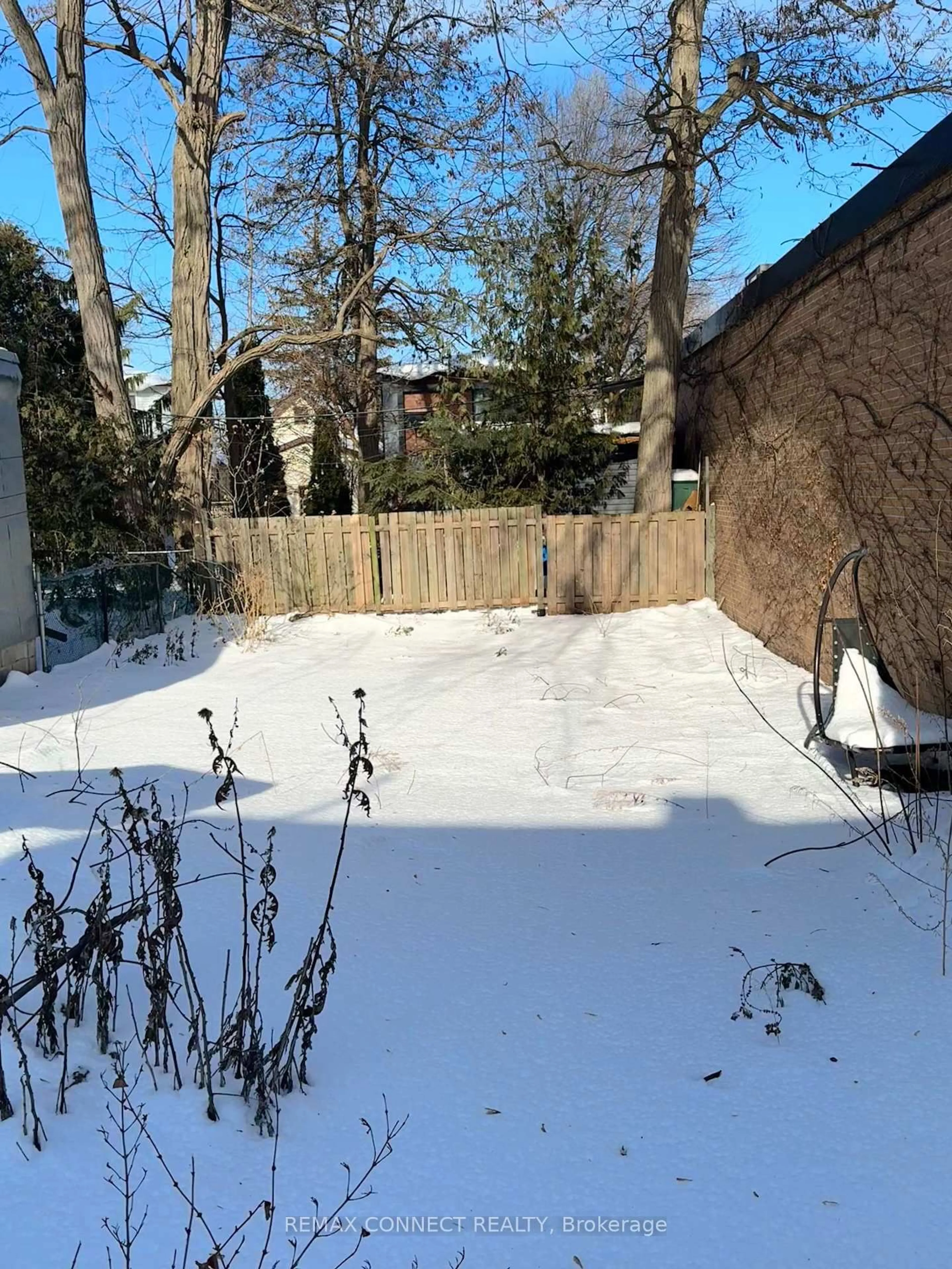 Patio, street for 100 Dunkirk Rd, Toronto Ontario M4C 2M6