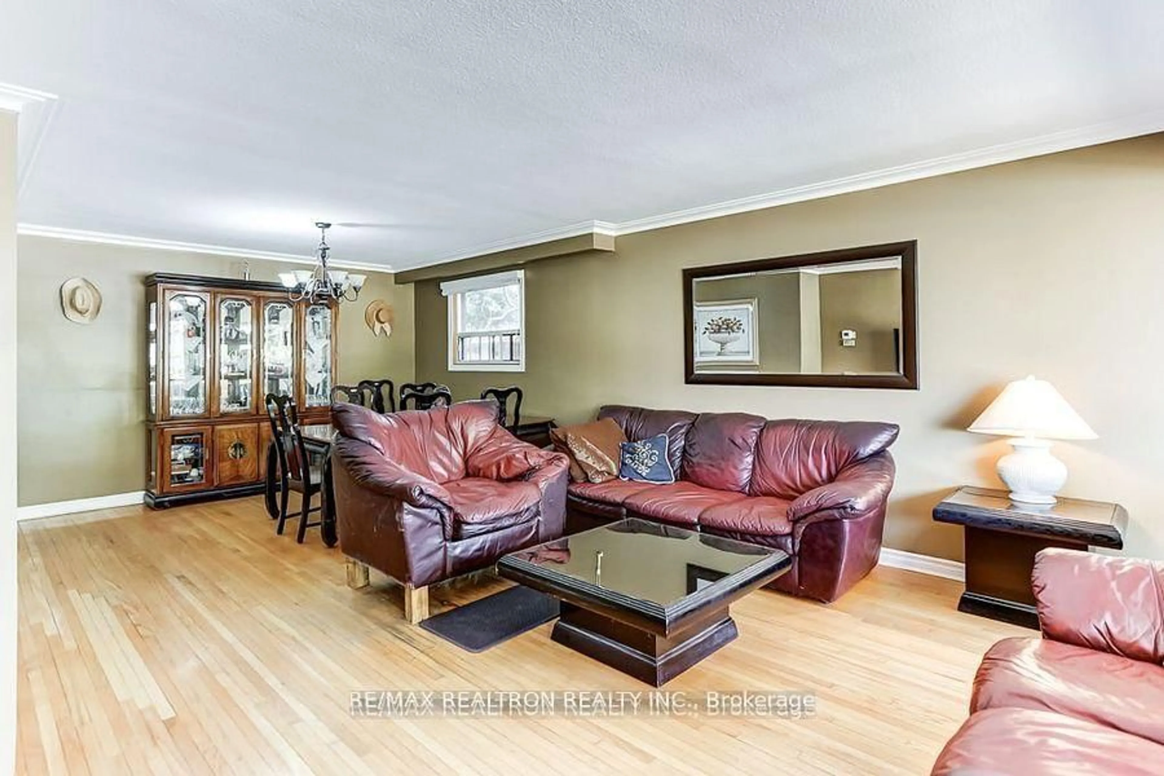 Living room with furniture, wood/laminate floor for 59 Dunelm St, Toronto Ontario M1J 3E3