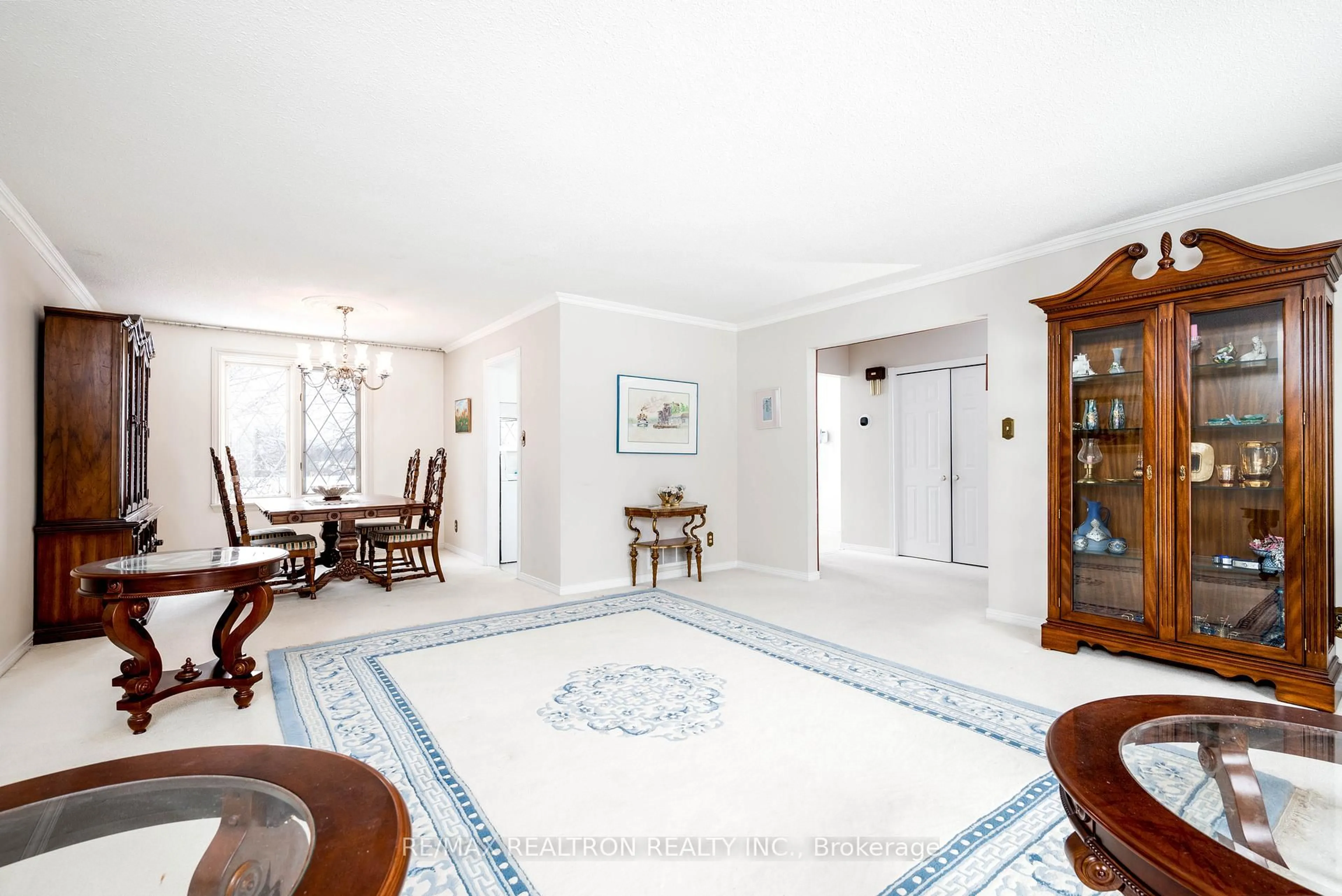 Indoor foyer for 9 Eastlea Cres, Toronto Ontario M1T 3A5