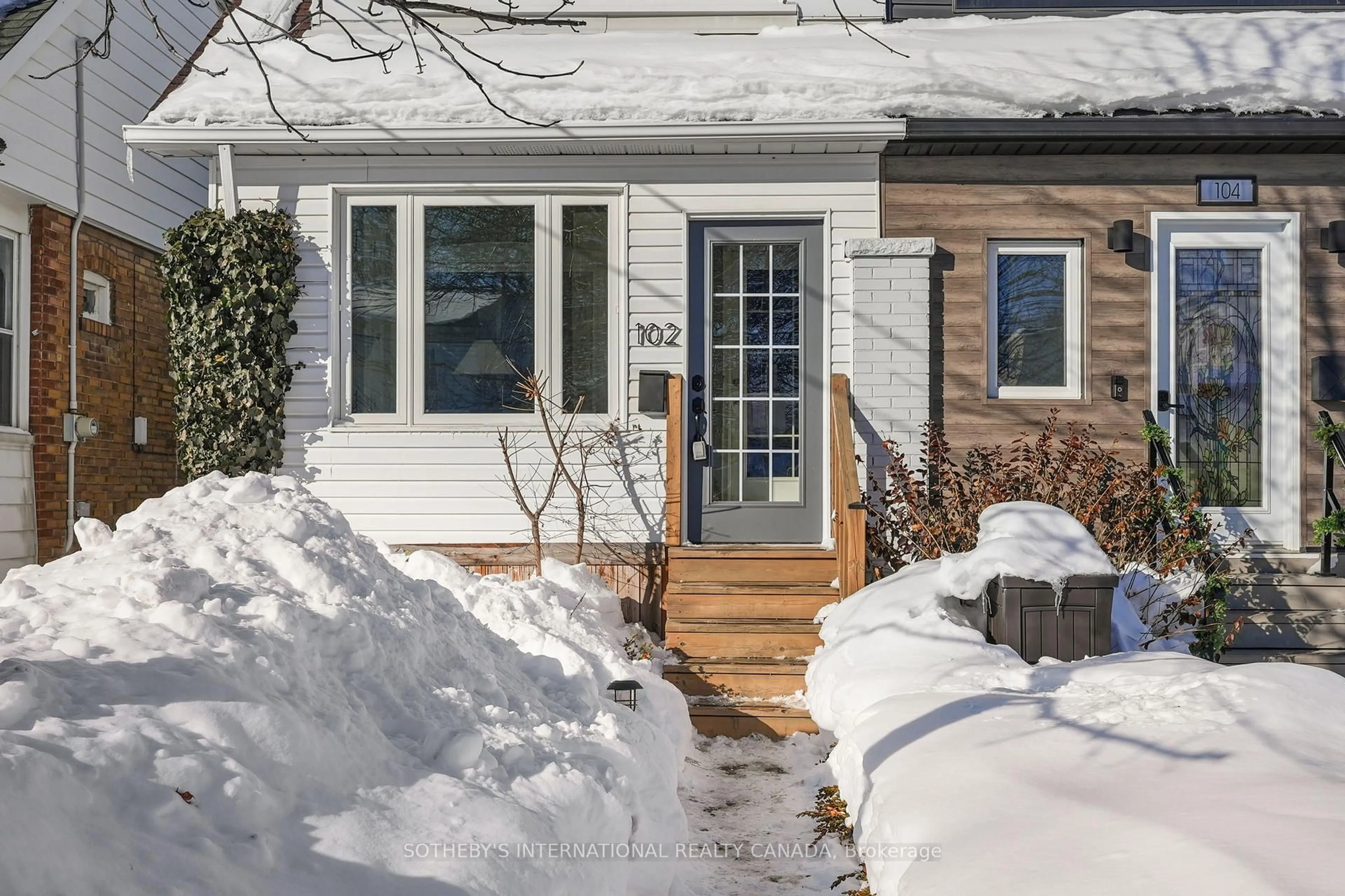 Unknown for 102 Mortimer Ave, Toronto Ontario M4K 2A1