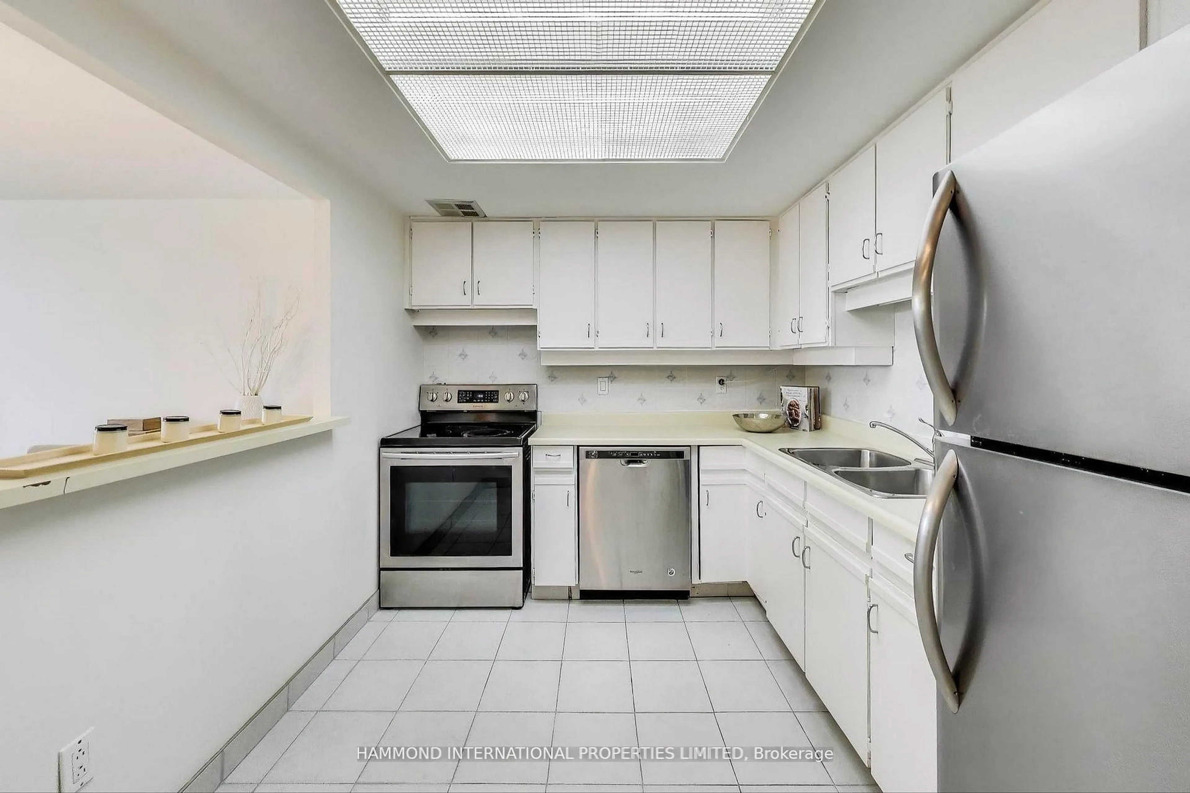 Standard kitchen, ceramic/tile floor for 10 Dean Park Rd #416, Toronto Ontario M1B 3G8