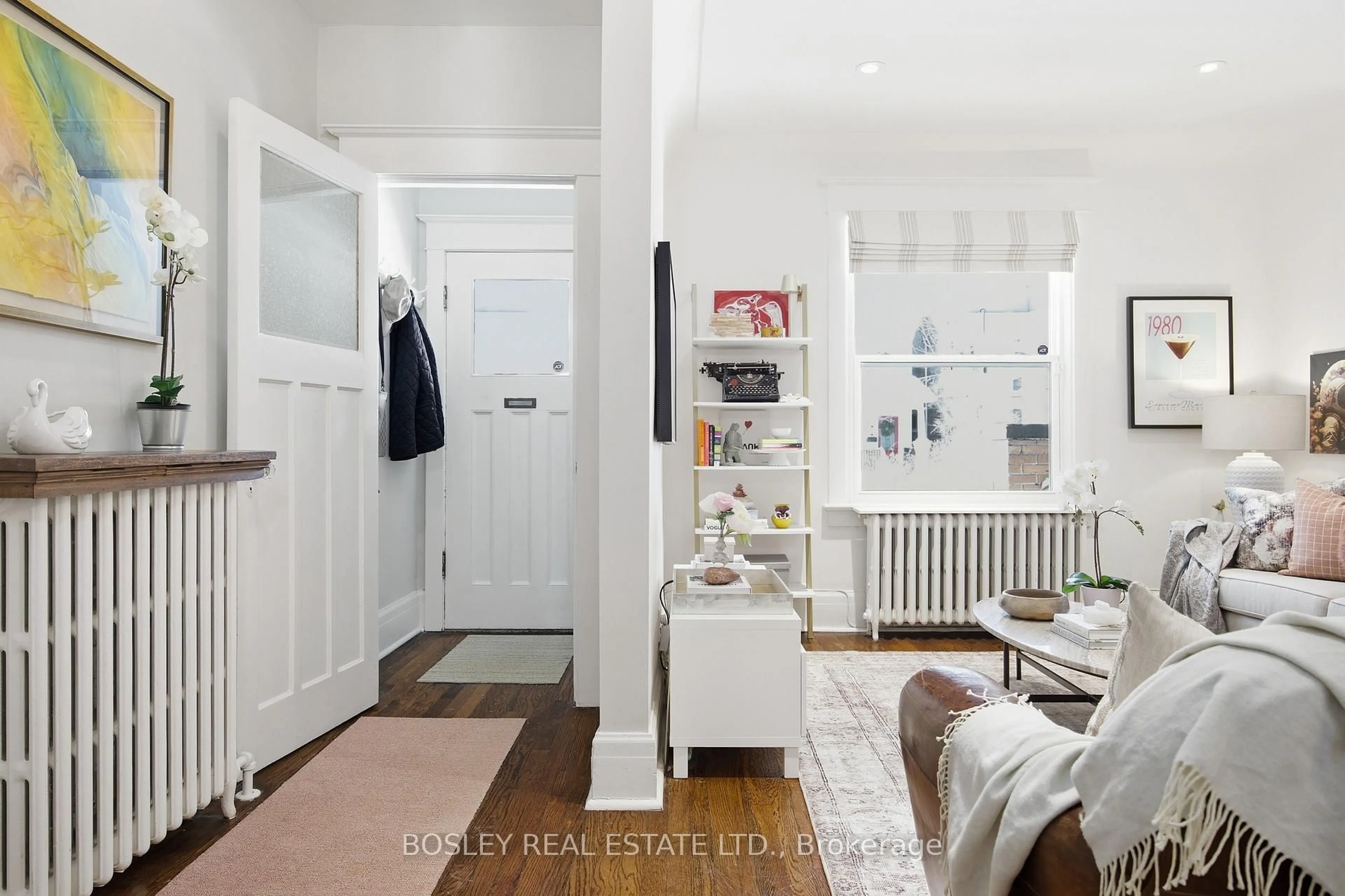 Indoor entryway for 119 Arundel Ave, Toronto Ontario M4K 3A3
