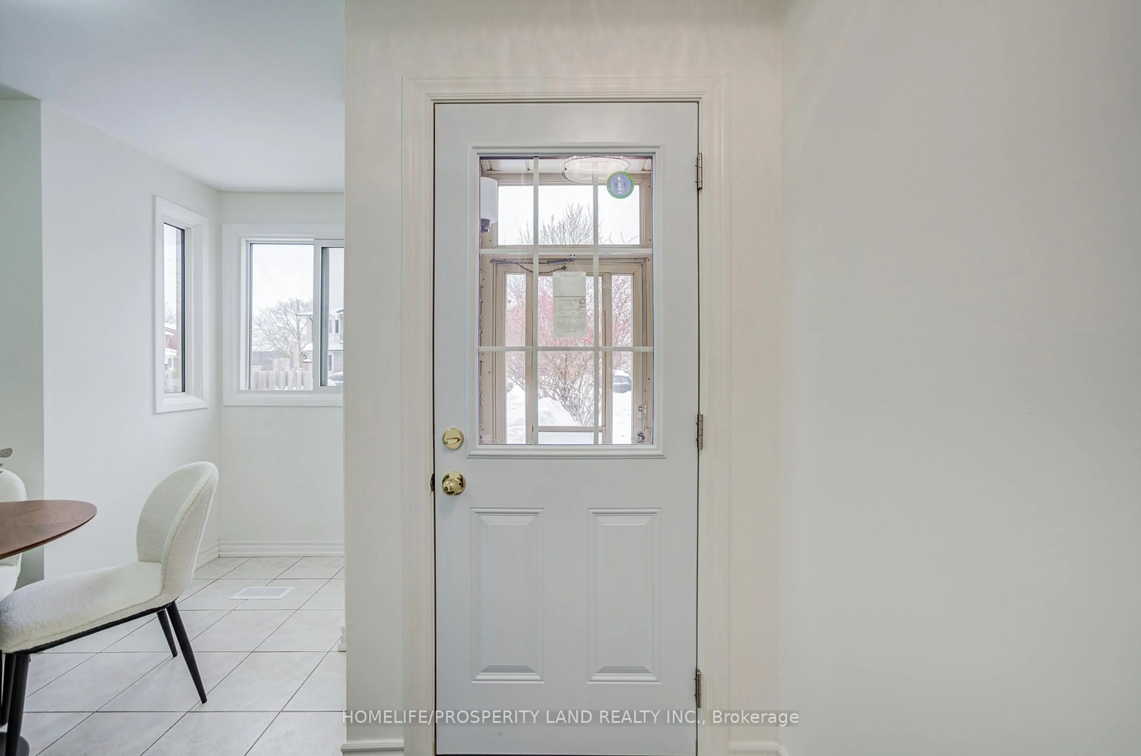 Indoor entryway for 140 Spring Forest Sq, Toronto Ontario M1S 4W8