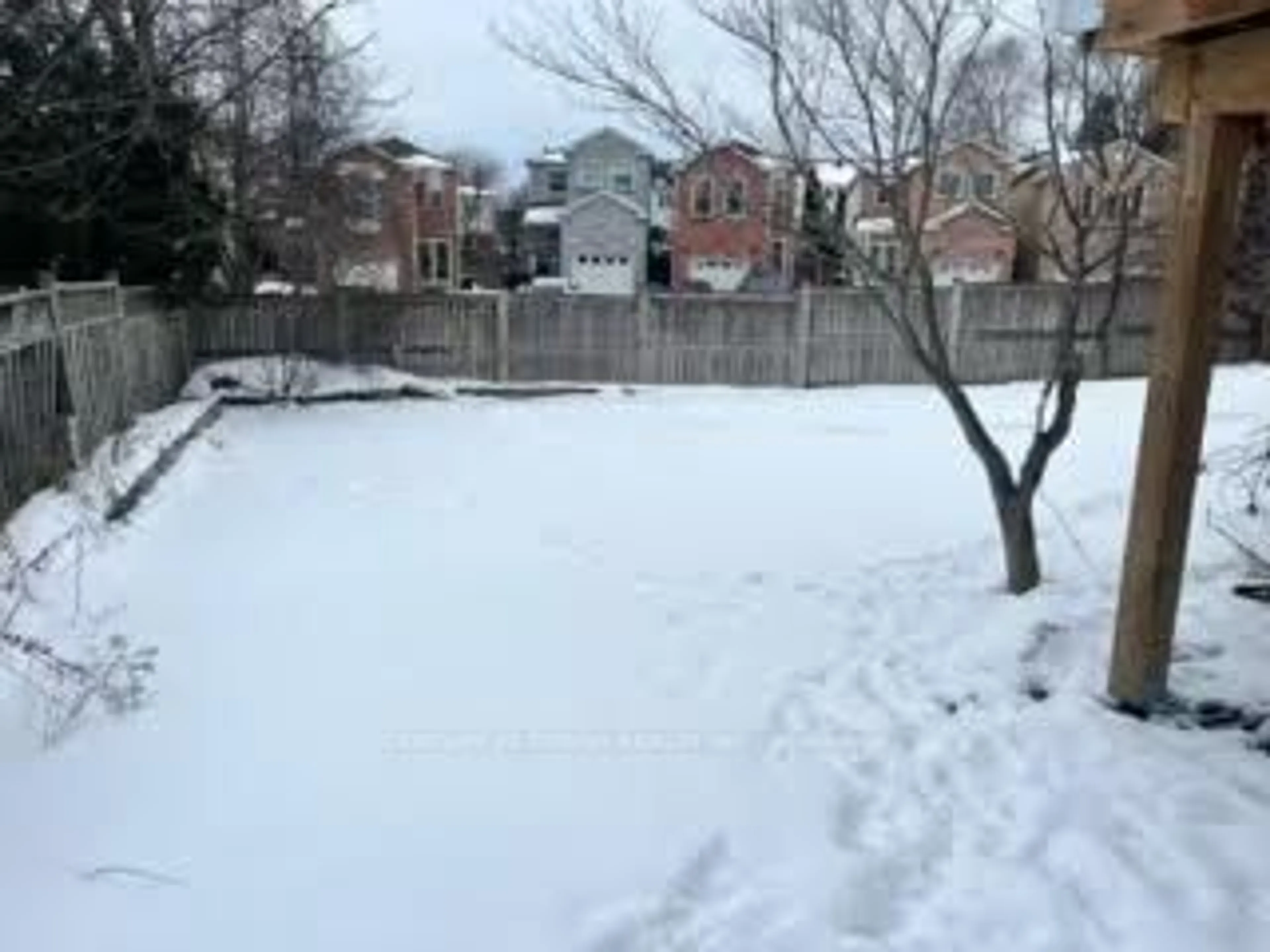 Blurry image for 1640 Tawnberry St, Pickering Ontario L1X 2C2