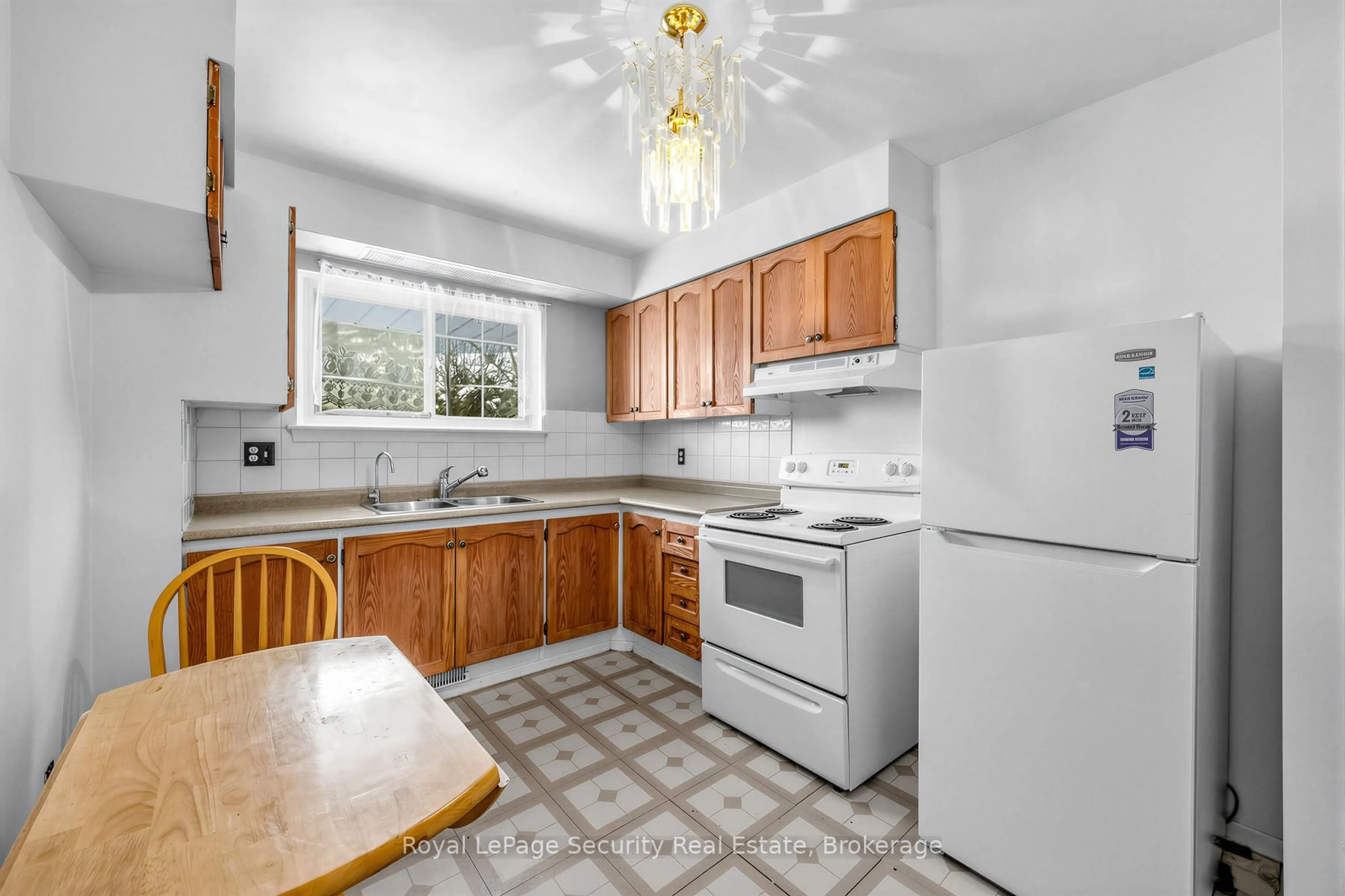 Standard kitchen, ceramic/tile floor for 1331 Mary St #12, Oshawa Ontario L1G 6Z2