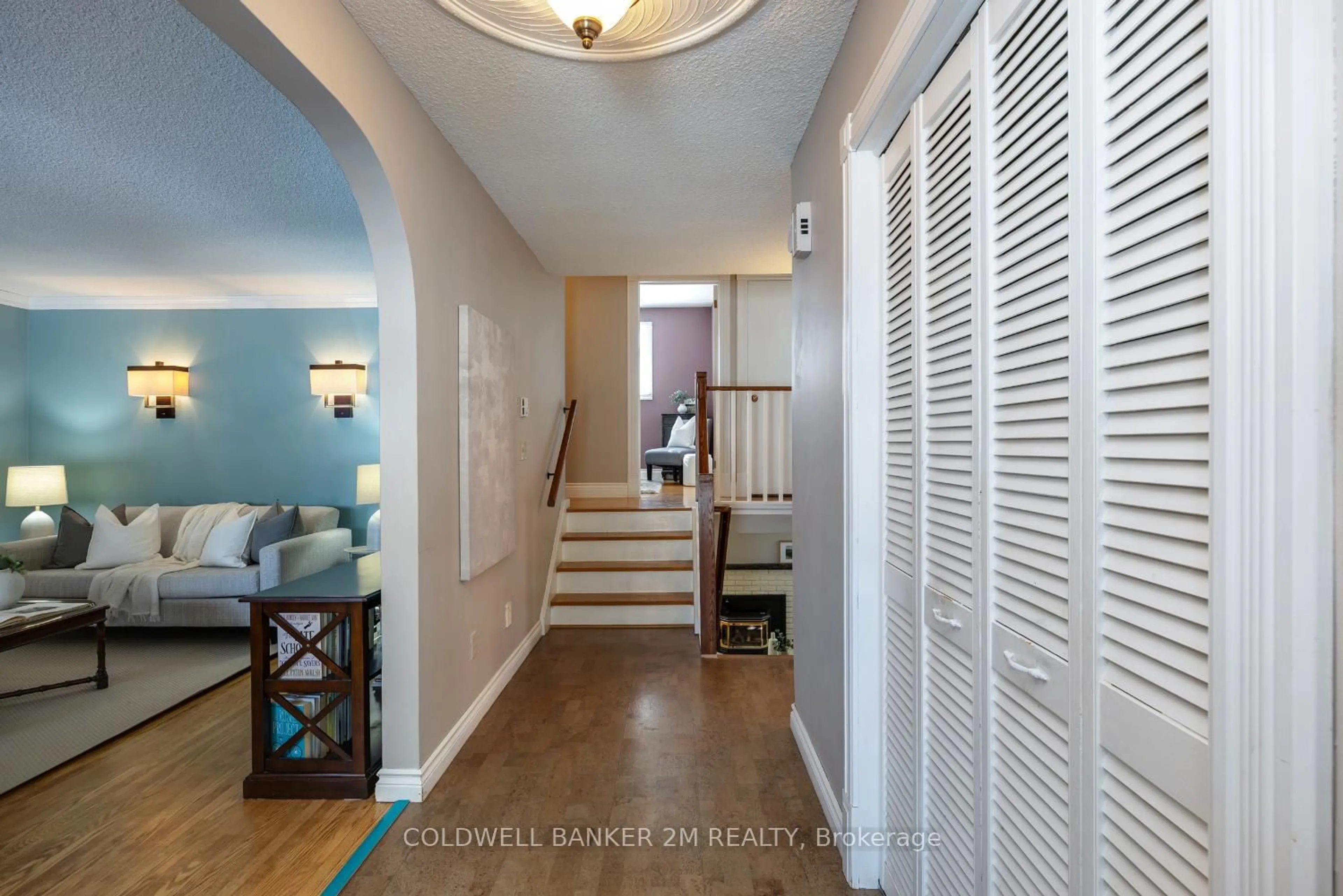 Indoor entryway for 768 Ferndale St, Oshawa Ontario L1J 5L7