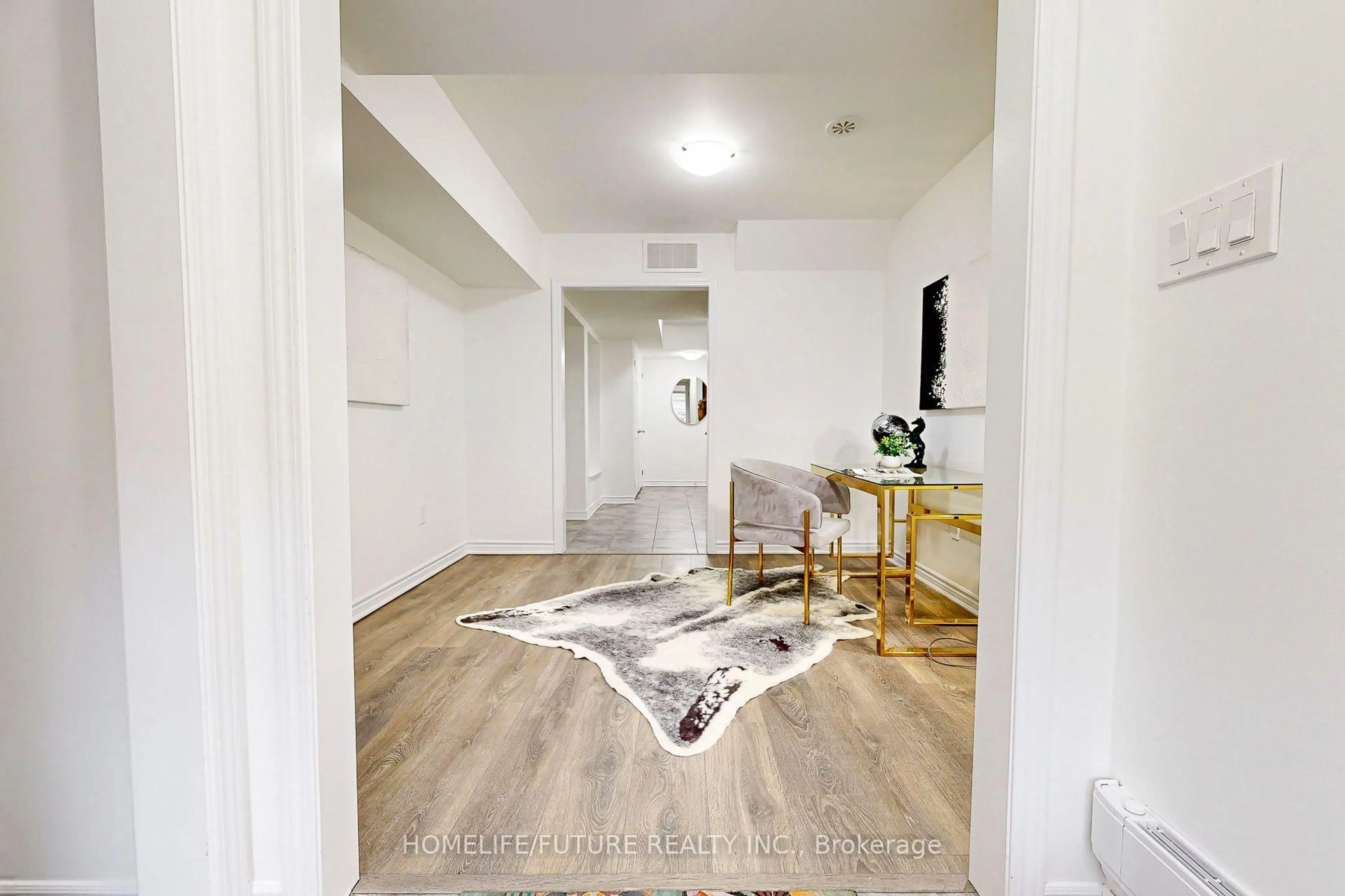 Indoor entryway for 64 Ayers Cres, Toronto Ontario M1L 0J4