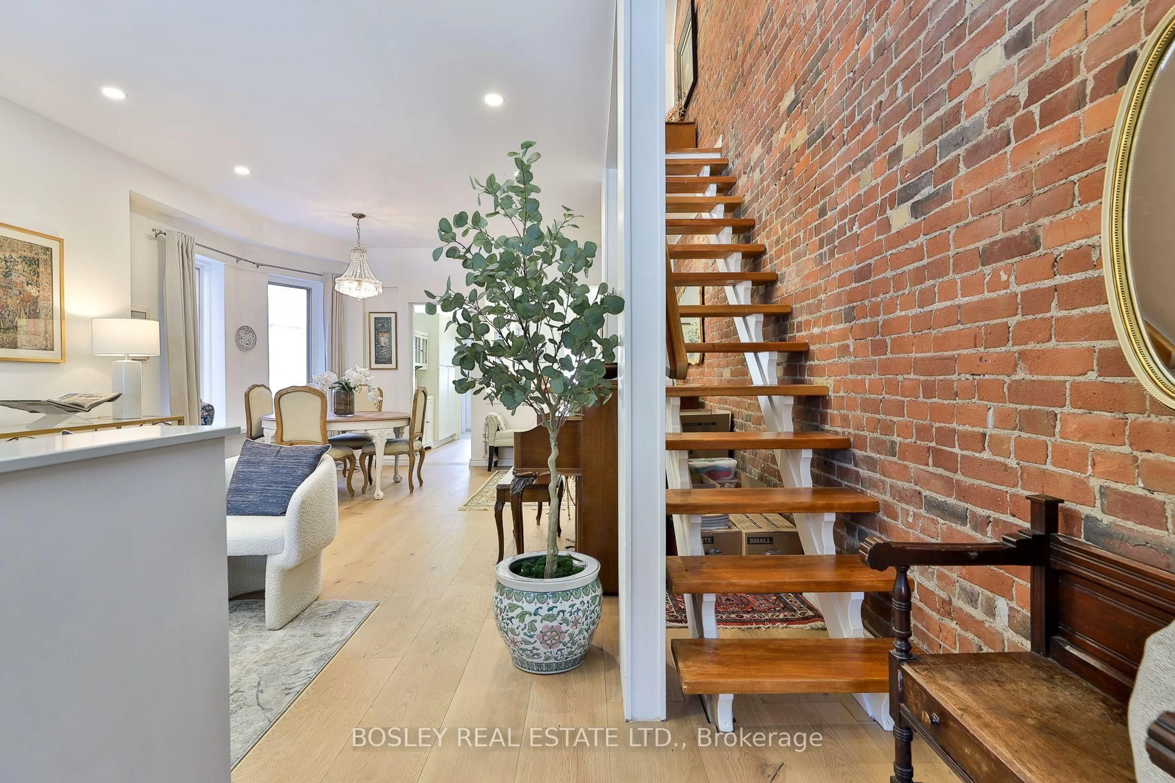 Unknown for 19 Ravina Cres, Toronto Ontario M4J 3L9