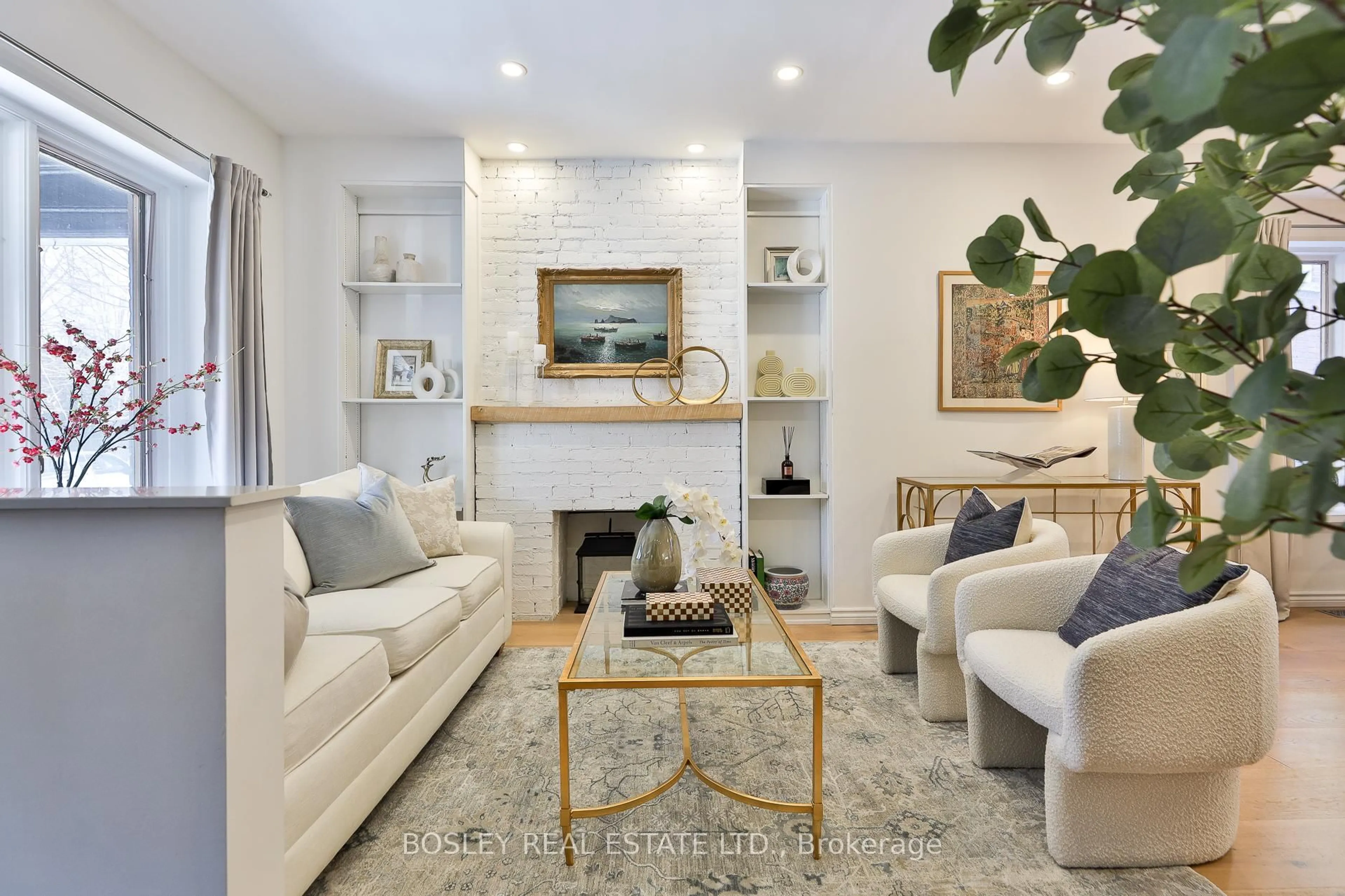 Living room with furniture, unknown for 19 Ravina Cres, Toronto Ontario M4J 3L9