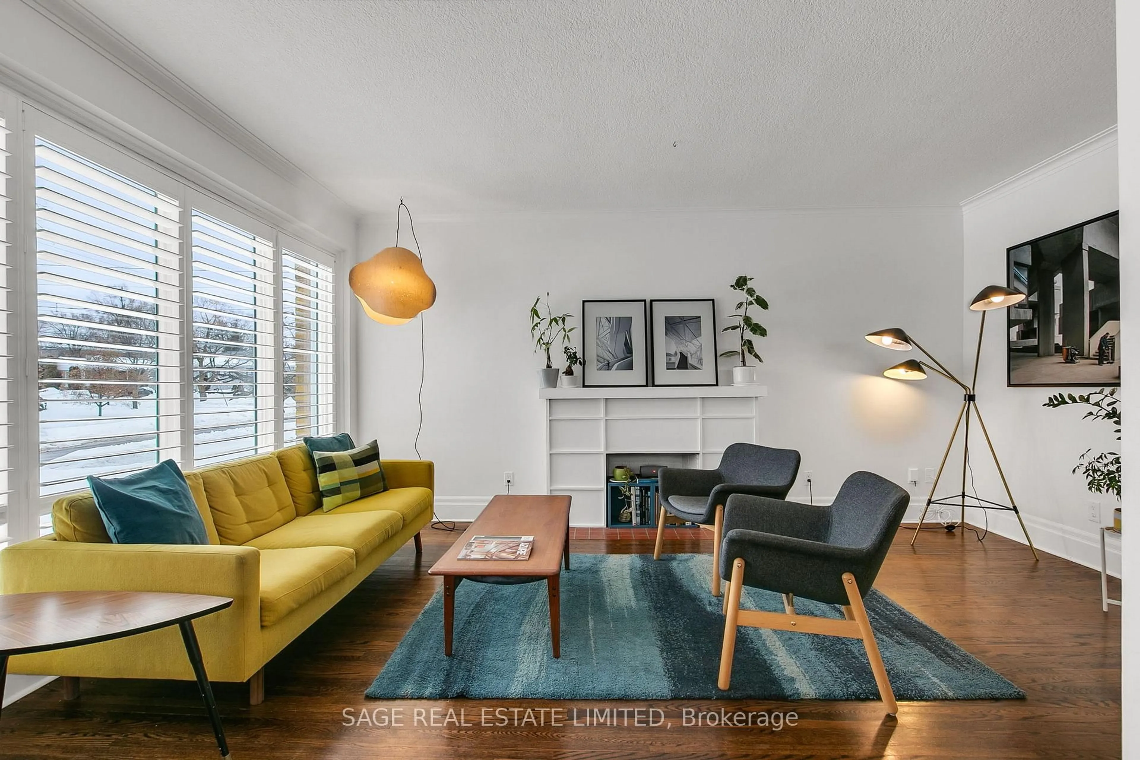 Living room with furniture, unknown for 32 Sherwood Ave, Toronto Ontario M1R 1N3