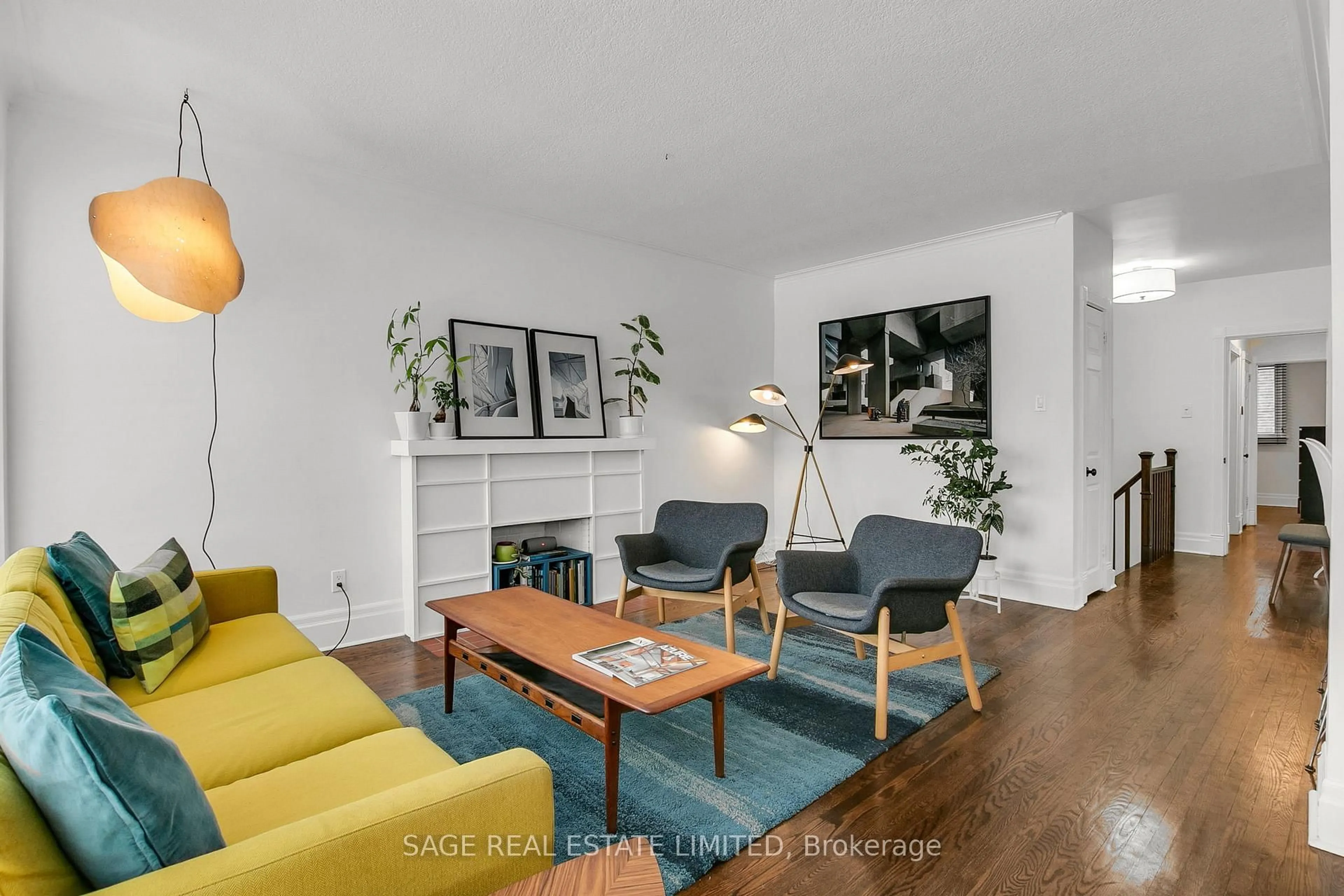 Living room with furniture, unknown for 32 Sherwood Ave, Toronto Ontario M1R 1N3