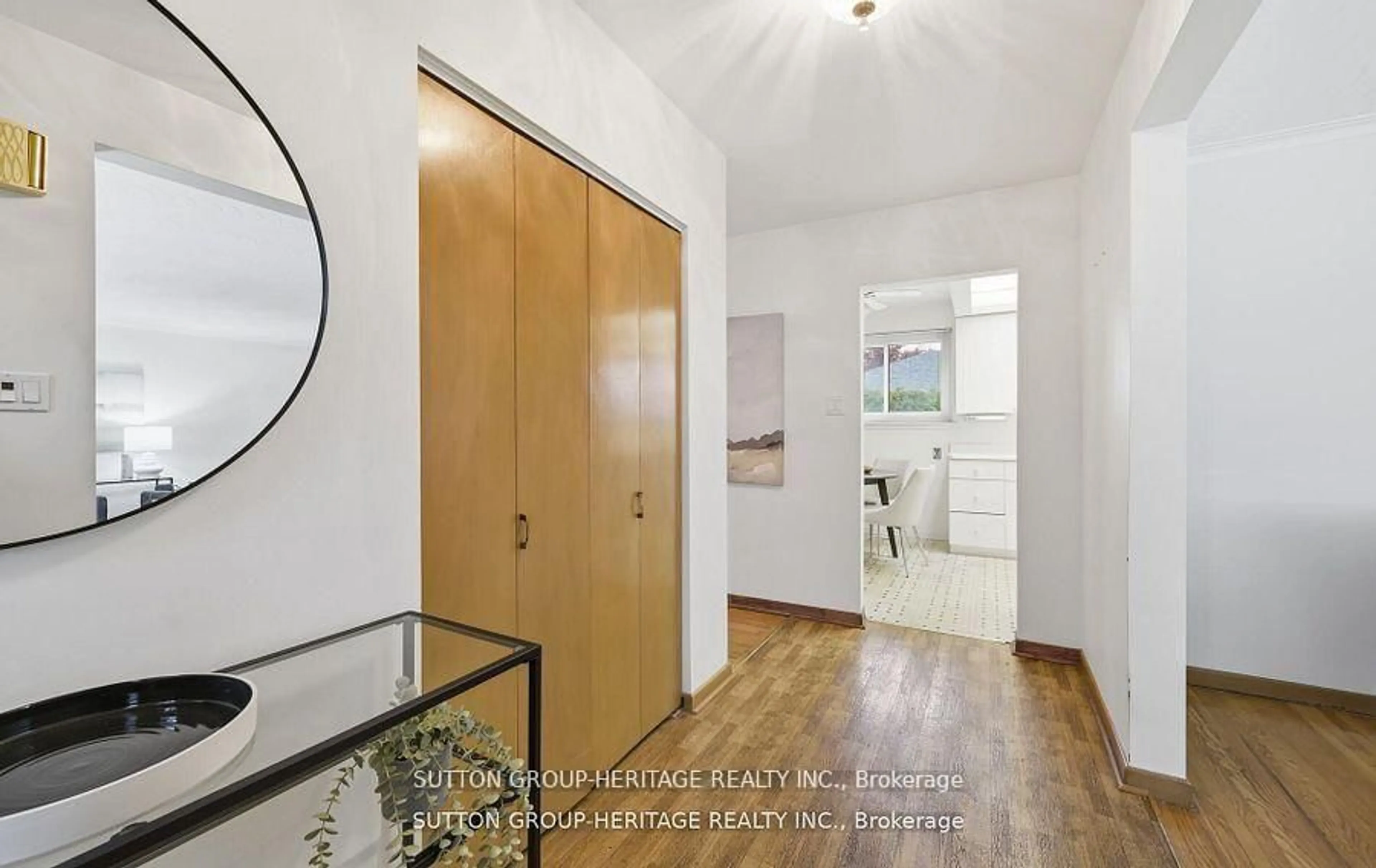 Indoor entryway for 40 Hills Rd, Ajax Ontario L1S 2W4