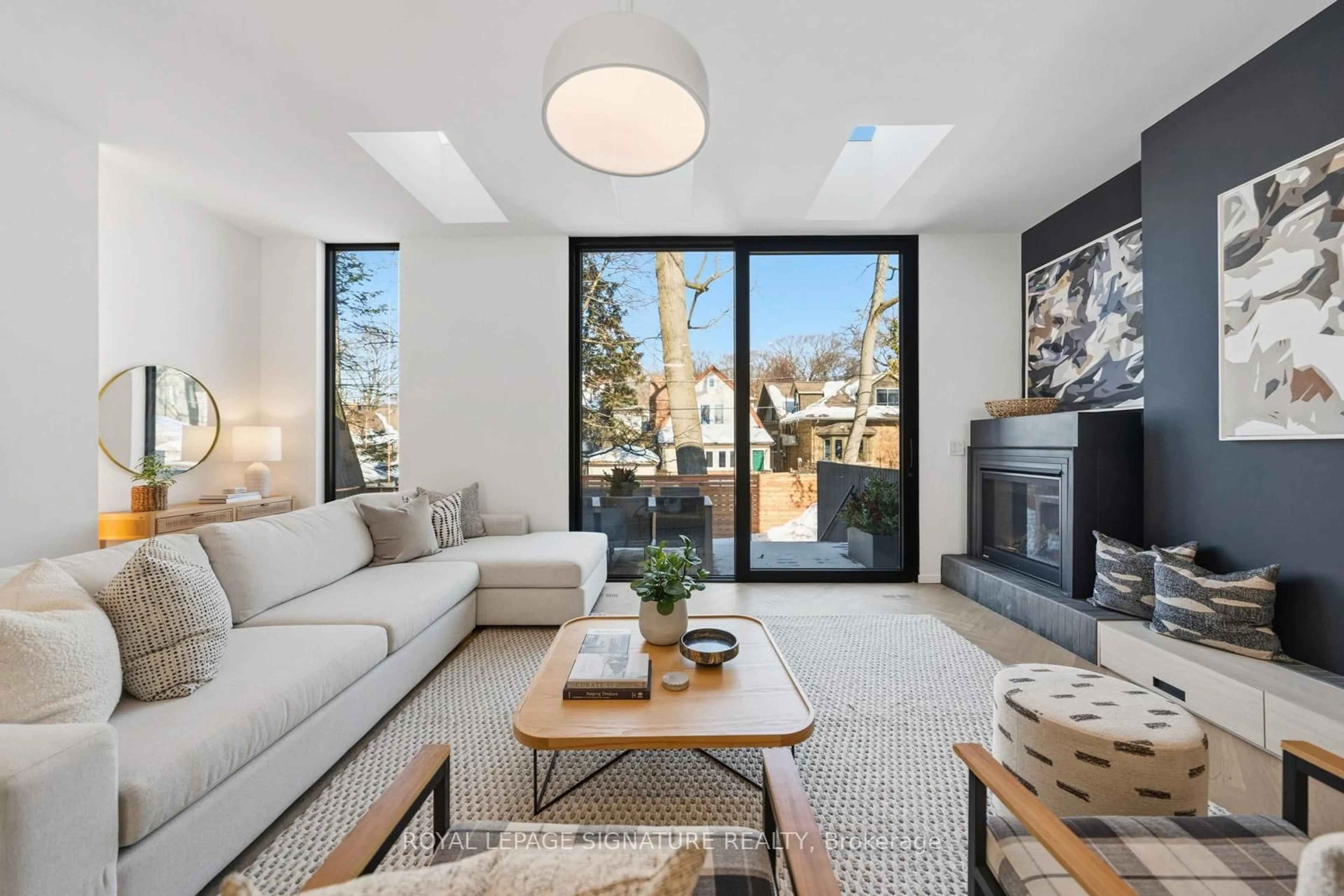 Living room with furniture, unknown for 22 Duart Park Rd, Toronto Ontario M4E 1J2