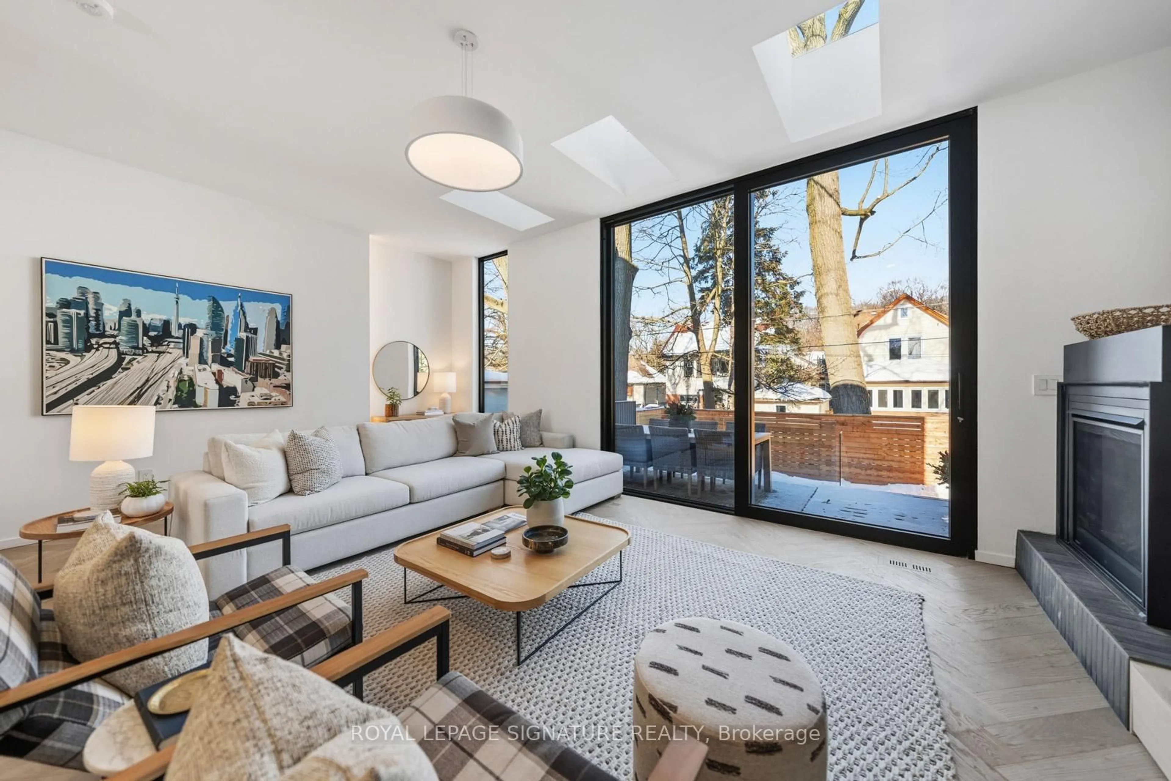 Living room with furniture, unknown for 22 Duart Park Rd, Toronto Ontario M4E 1J2