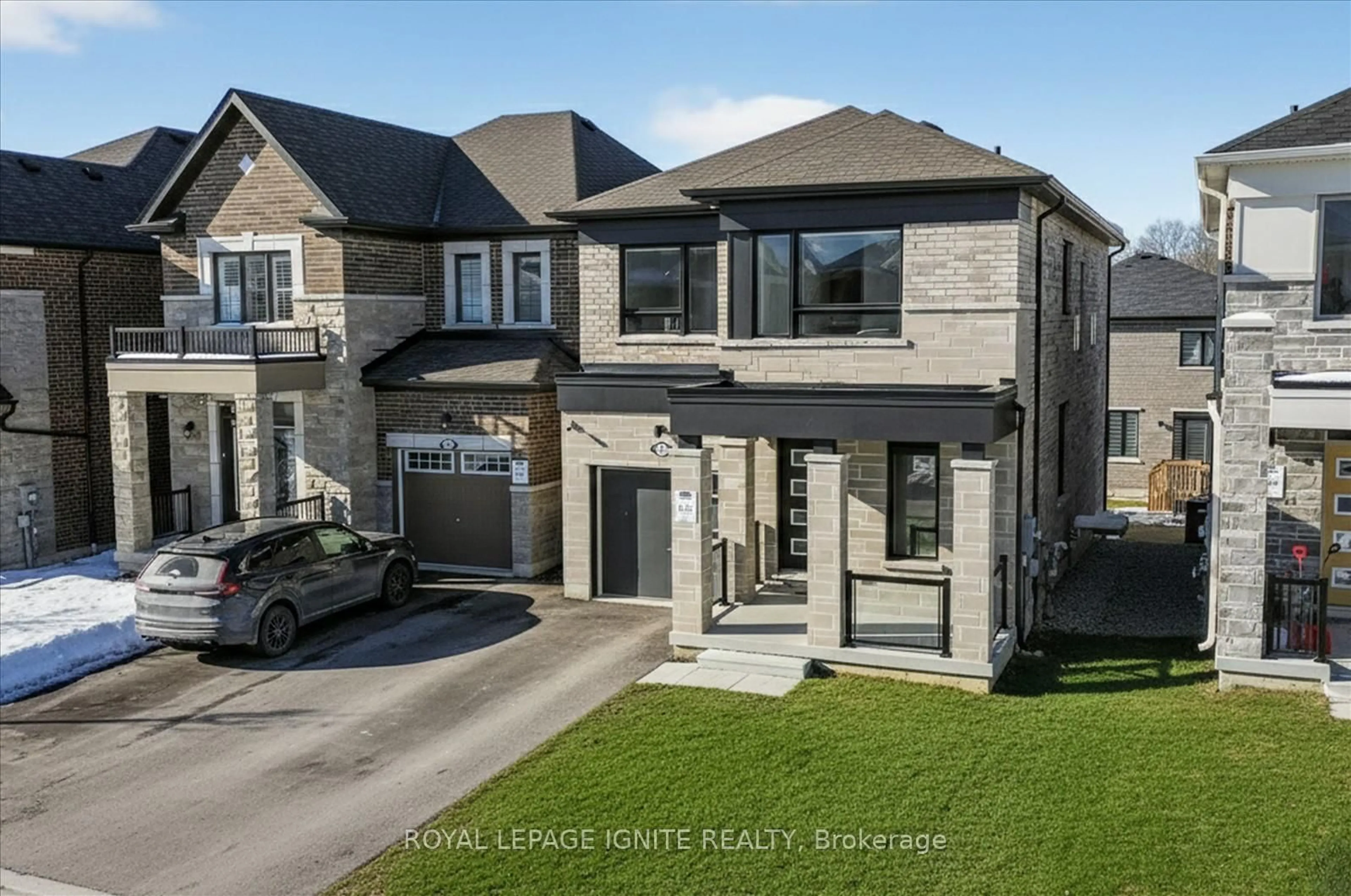 A pic from outside/outdoor area/front of a property/back of a property/a pic from drone, street for 3114 Mulberry Lane, Pickering Ontario L1X 0N9