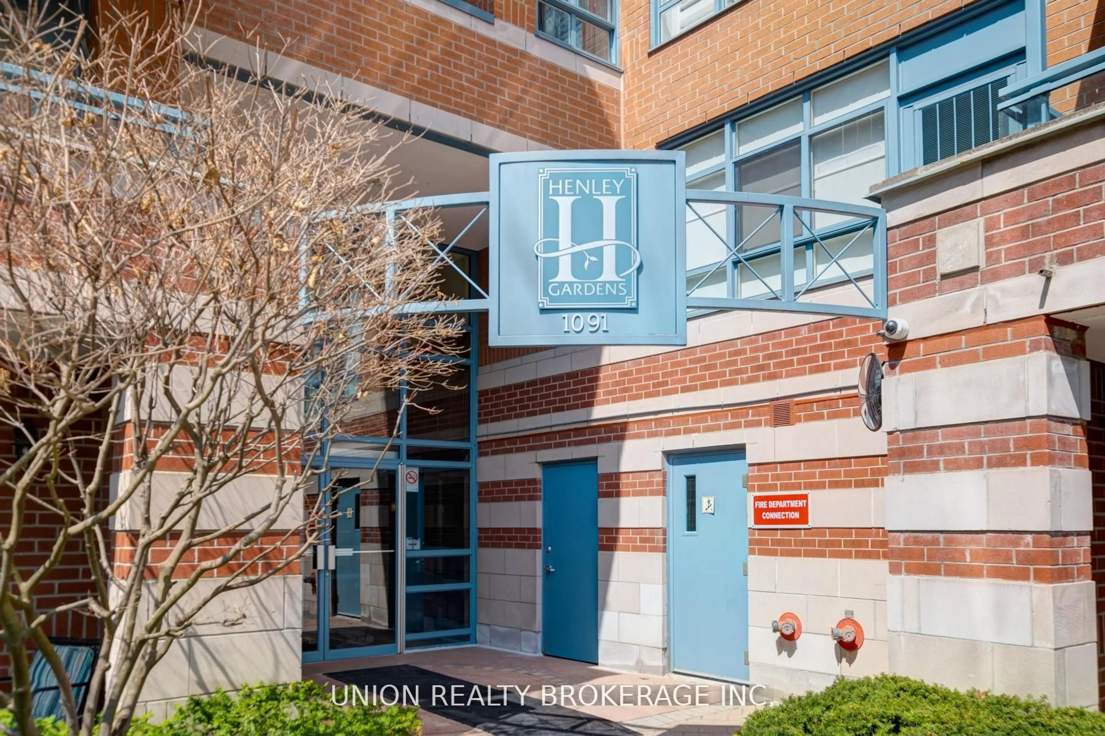 Indoor foyer for 1091 Kingston Rd #718, Toronto Ontario M1N 4E5