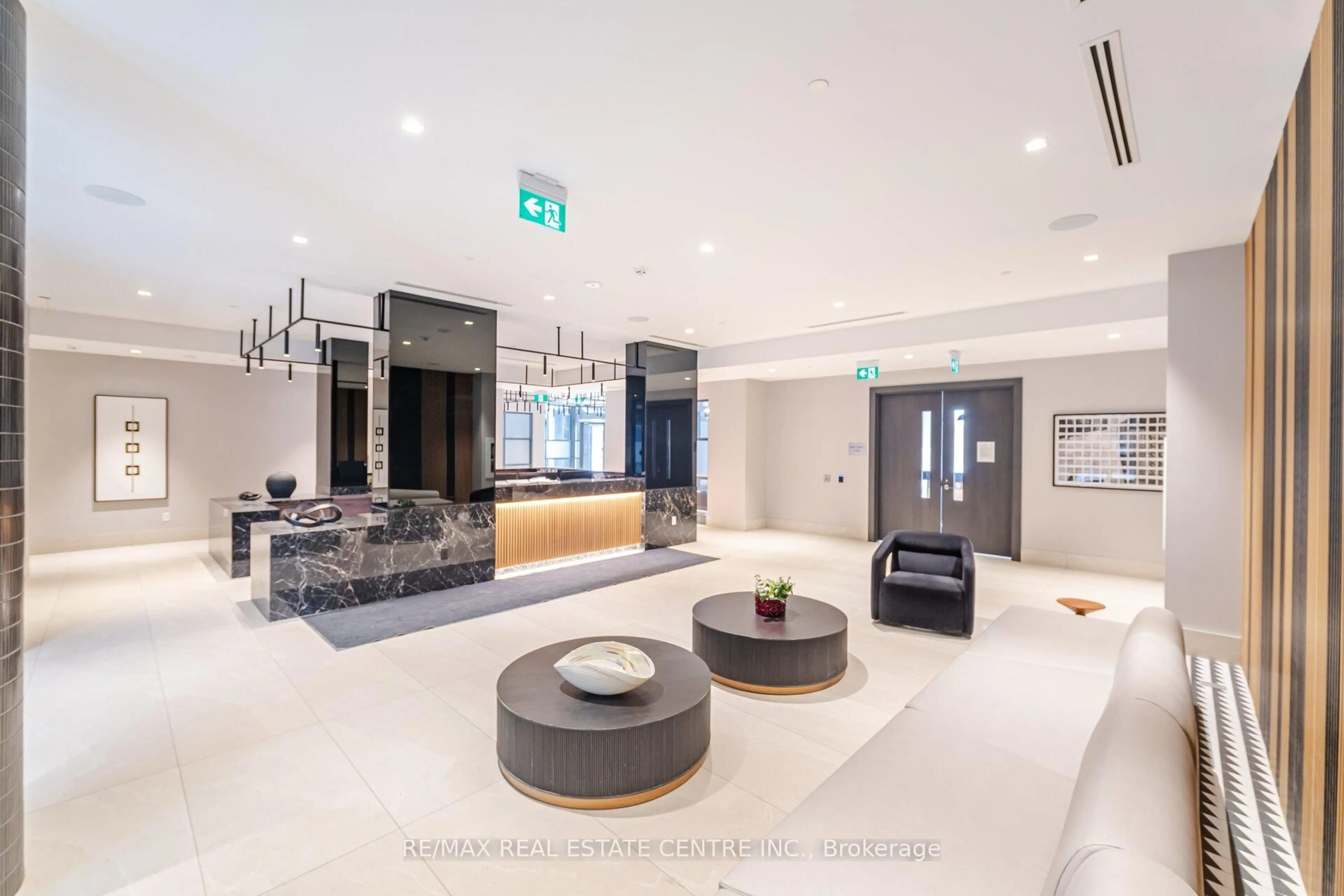 Indoor foyer for 2545 Simcoe St #1116, Oshawa Ontario L1L 0W3