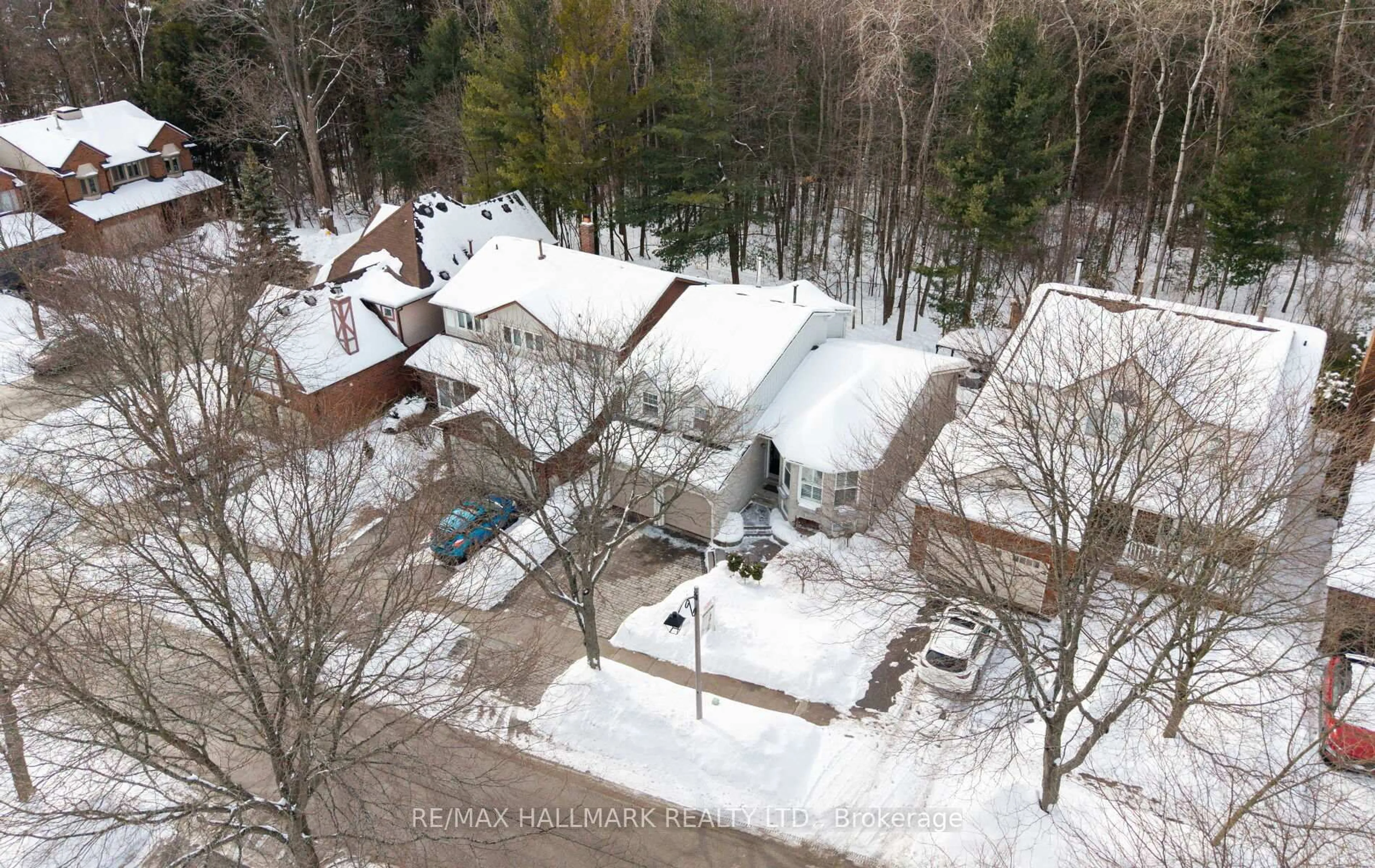 A pic from outside/outdoor area/front of a property/back of a property/a pic from drone, street for 2004 Blairwood Crt, Pickering Ontario L1X 2S3