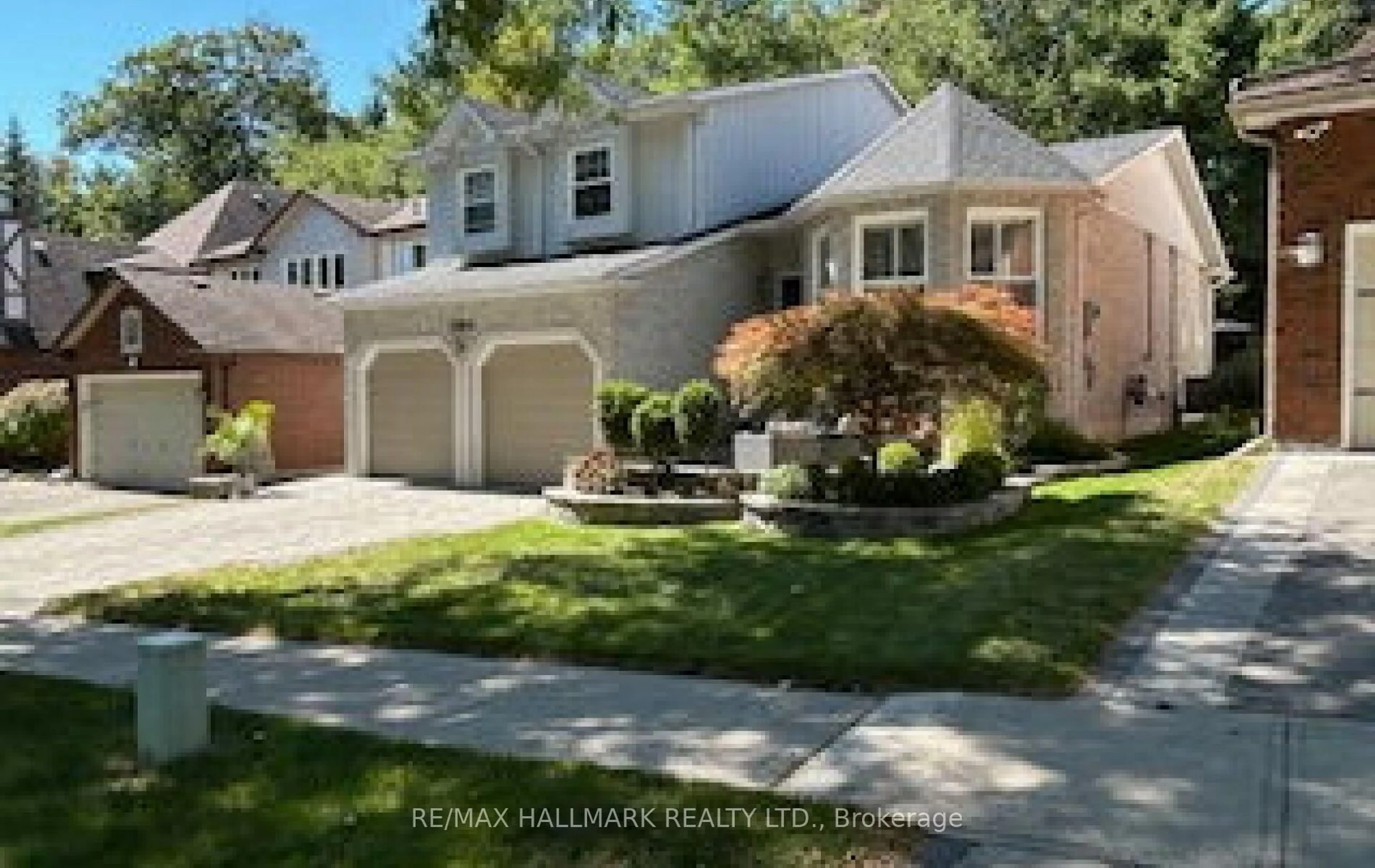 Home with vinyl exterior material, street for 2004 Blairwood Crt, Pickering Ontario L1X 2S3