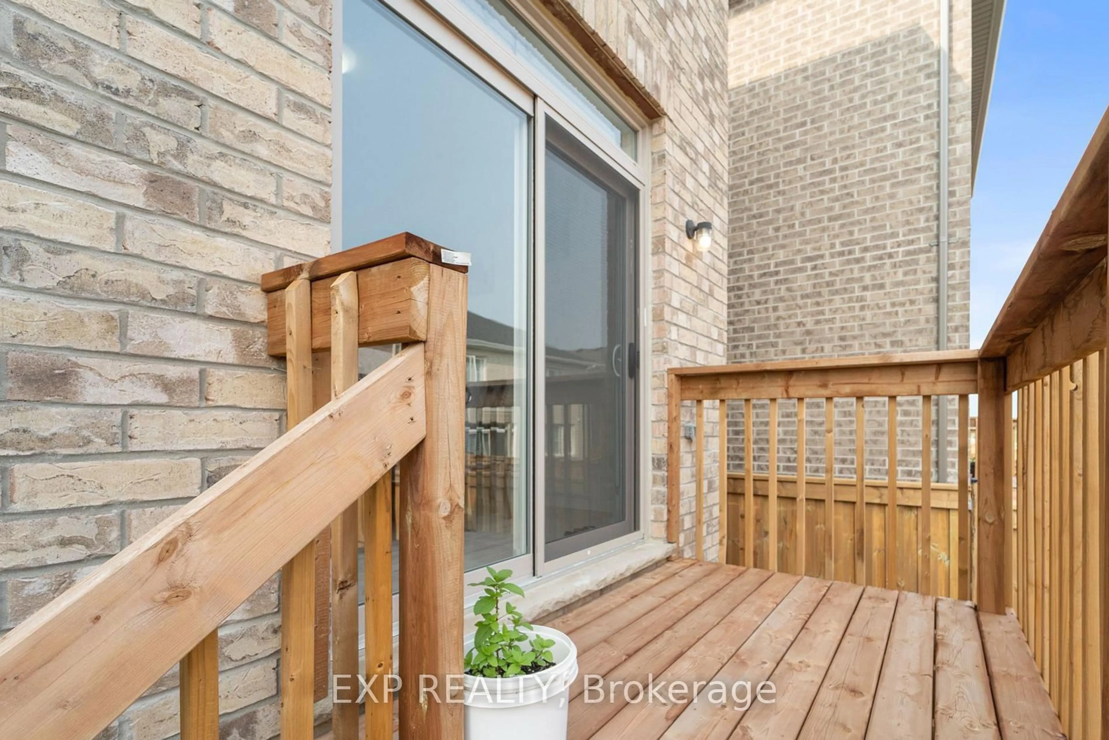 Unknown for 1037 Skyridge Blvd, Pickering Ontario L1X 0G5