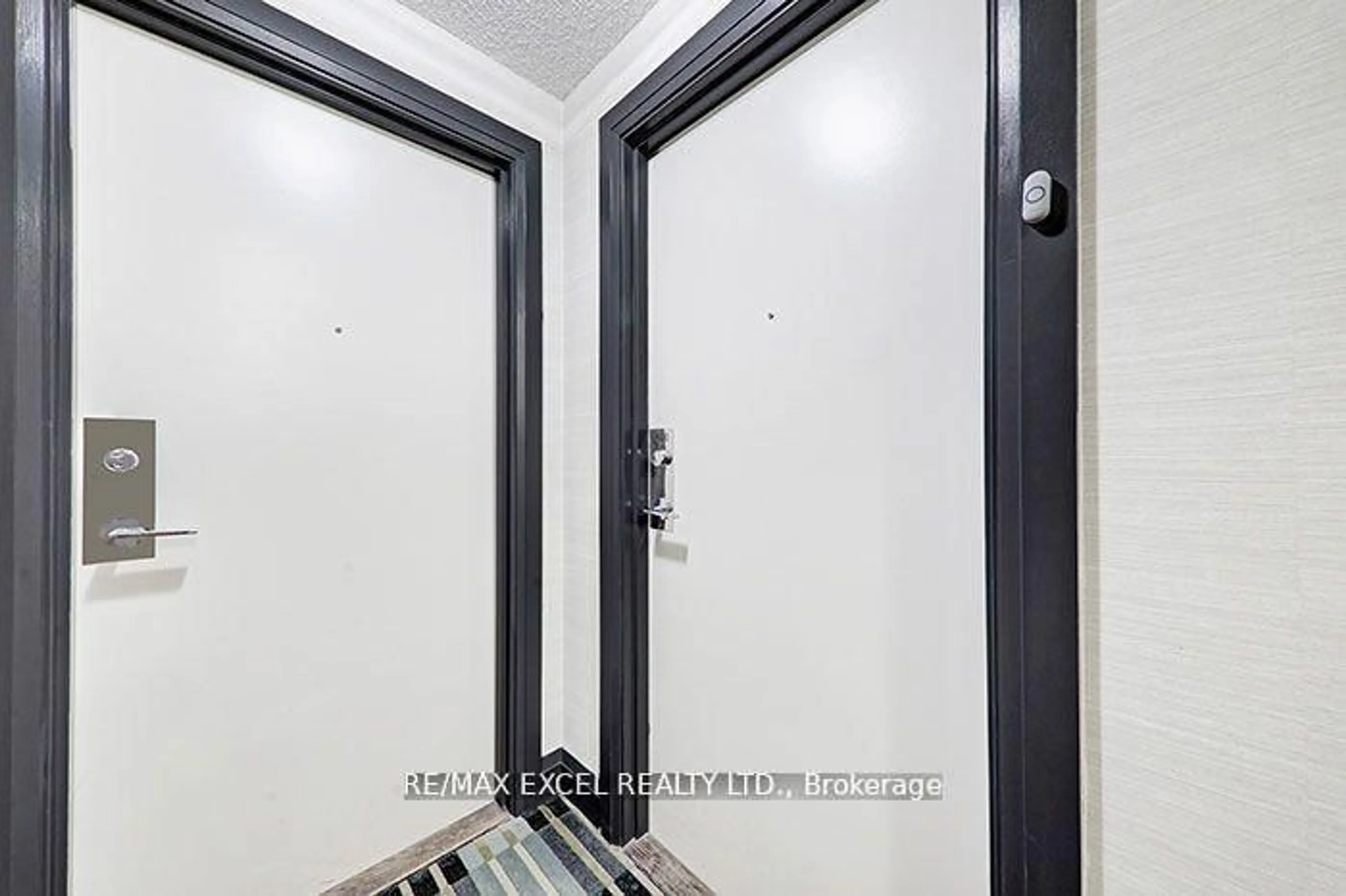 Indoor foyer for 25 Town Centre Crt St #608, Toronto Ontario M1P 0B4