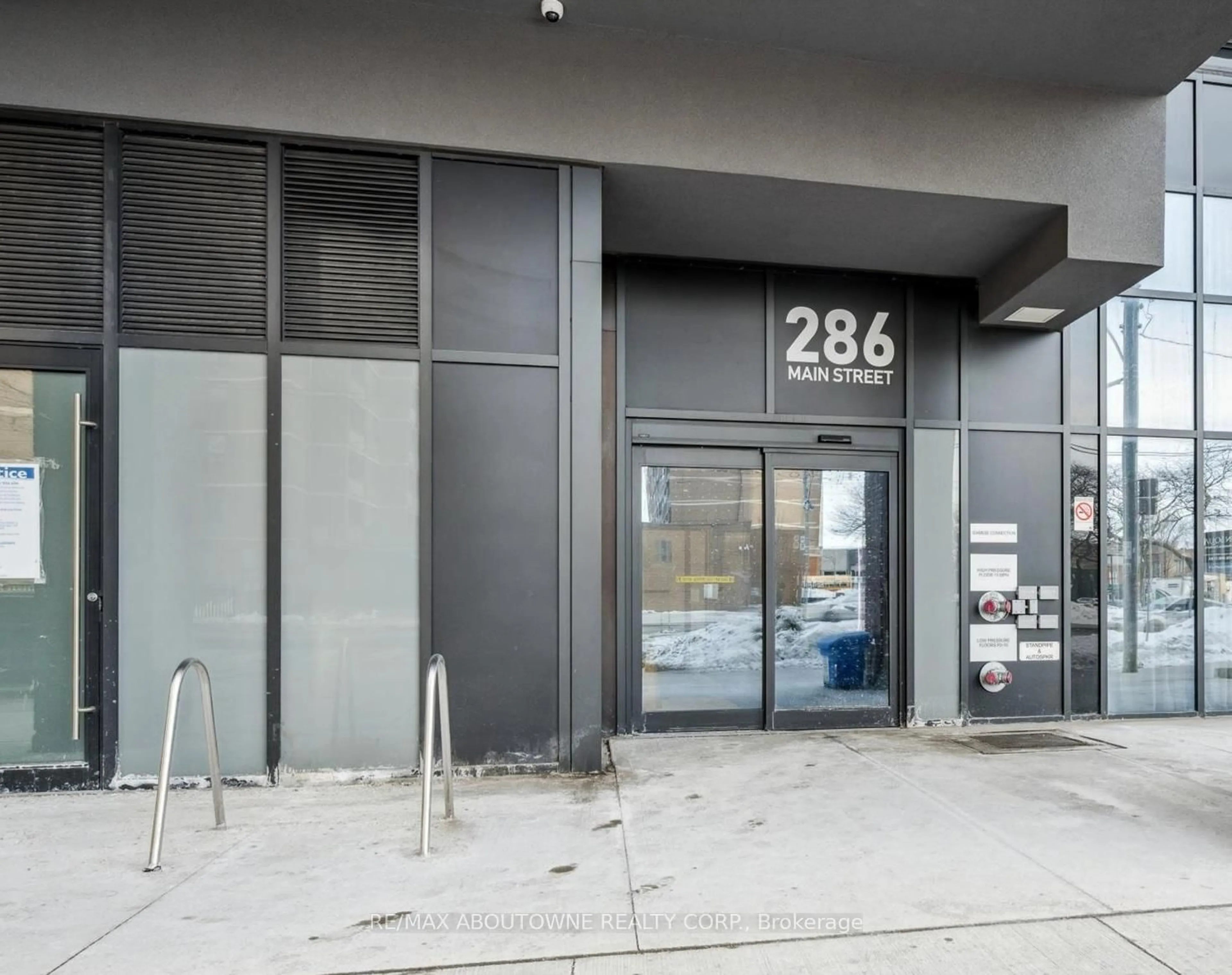Indoor foyer for 286 Main St #802, Toronto Ontario M4C 4X4