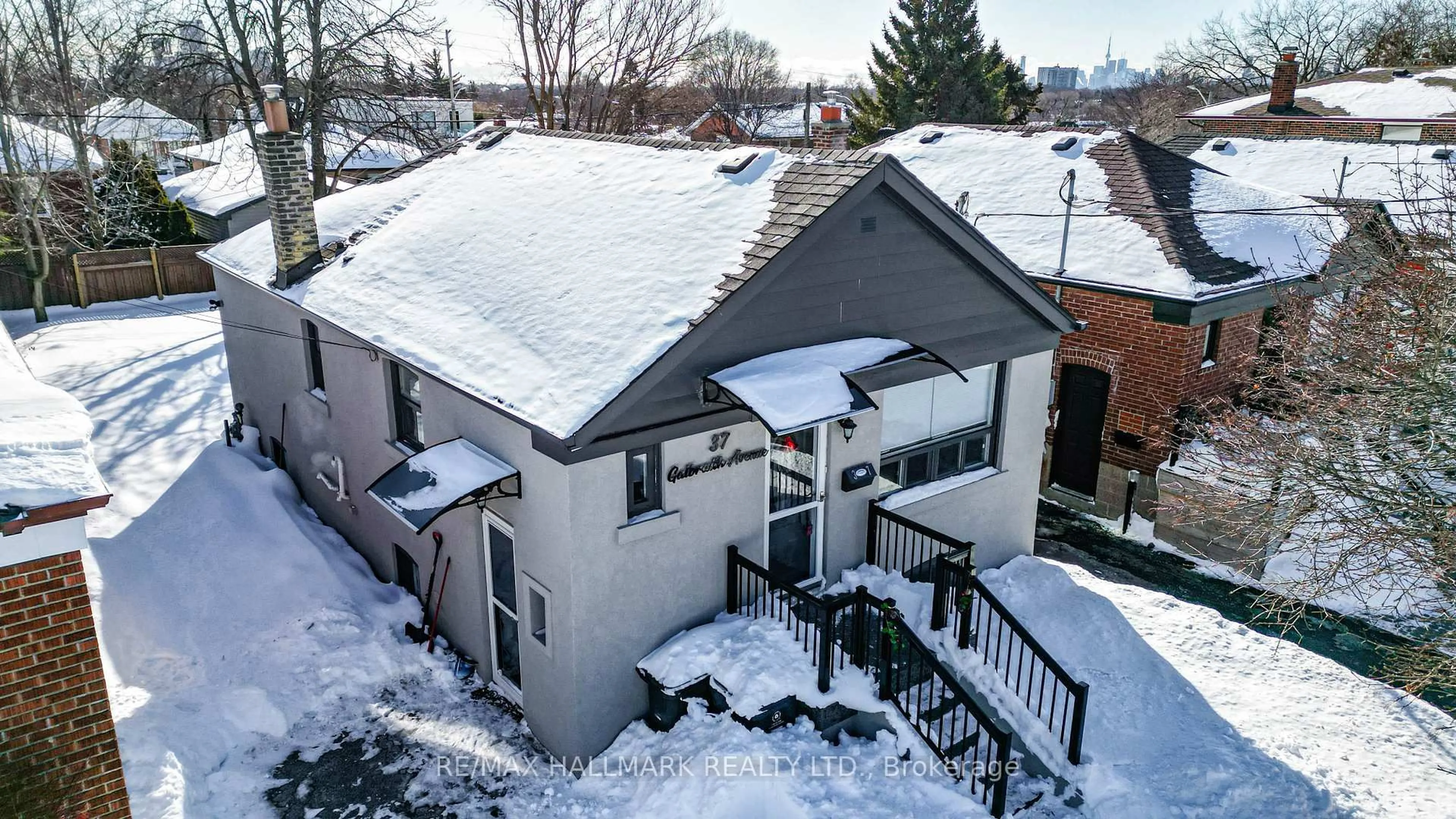 A pic from outside/outdoor area/front of a property/back of a property/a pic from drone, street for 37 Galbraith Ave, Toronto Ontario M4B 2B6
