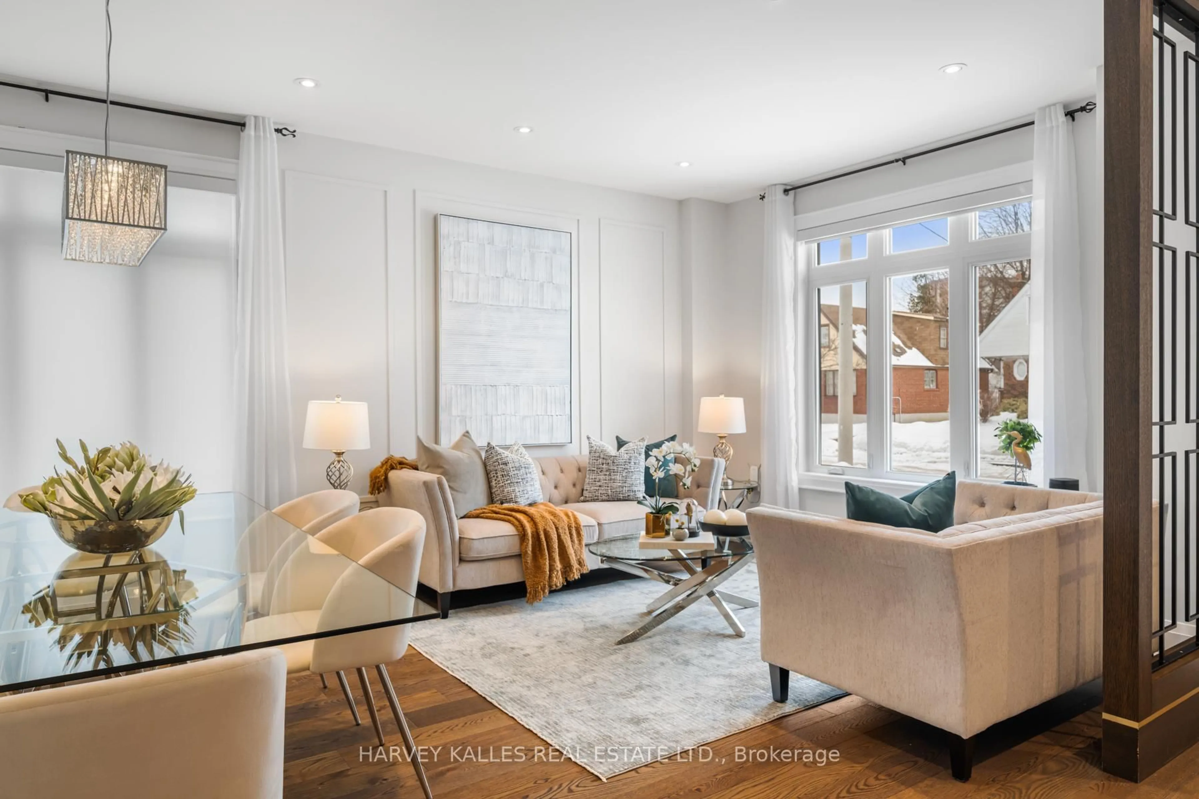 Living room with furniture, unknown for 39 Amsterdam Ave, Toronto Ontario M4B 2B9