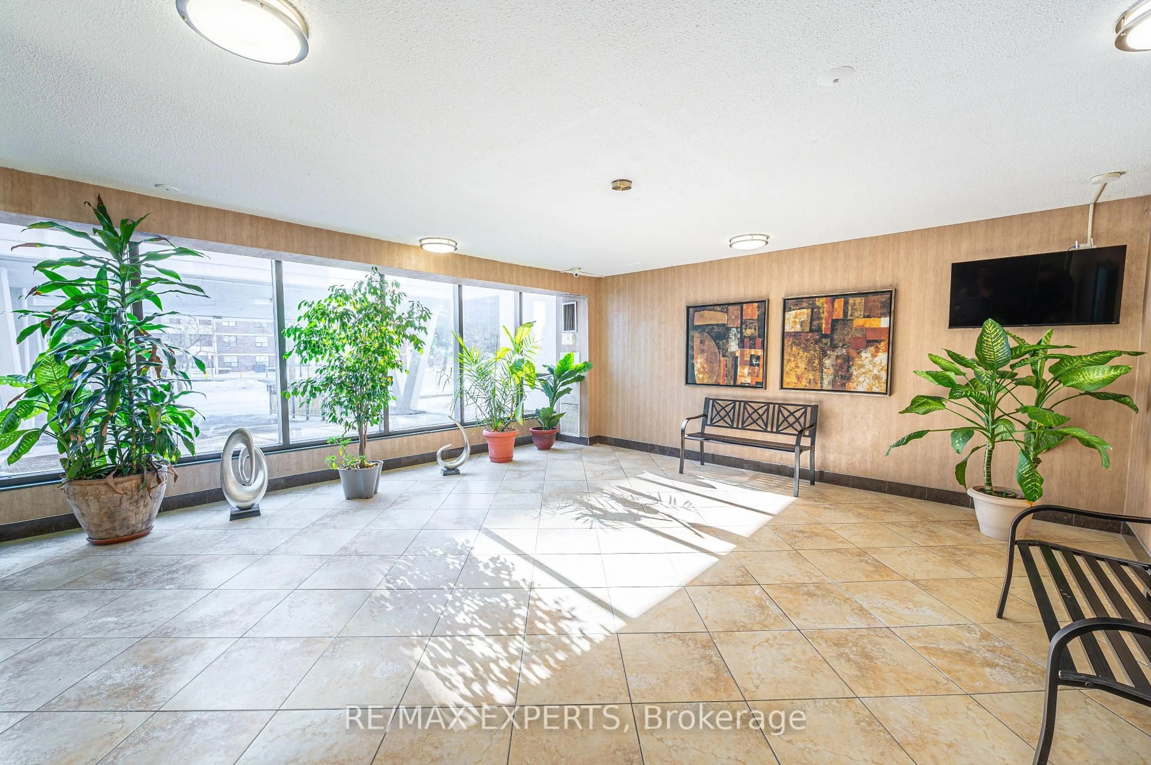 Indoor foyer for 100 Prudential Dr #901, Toronto Ontario M1P 4V4