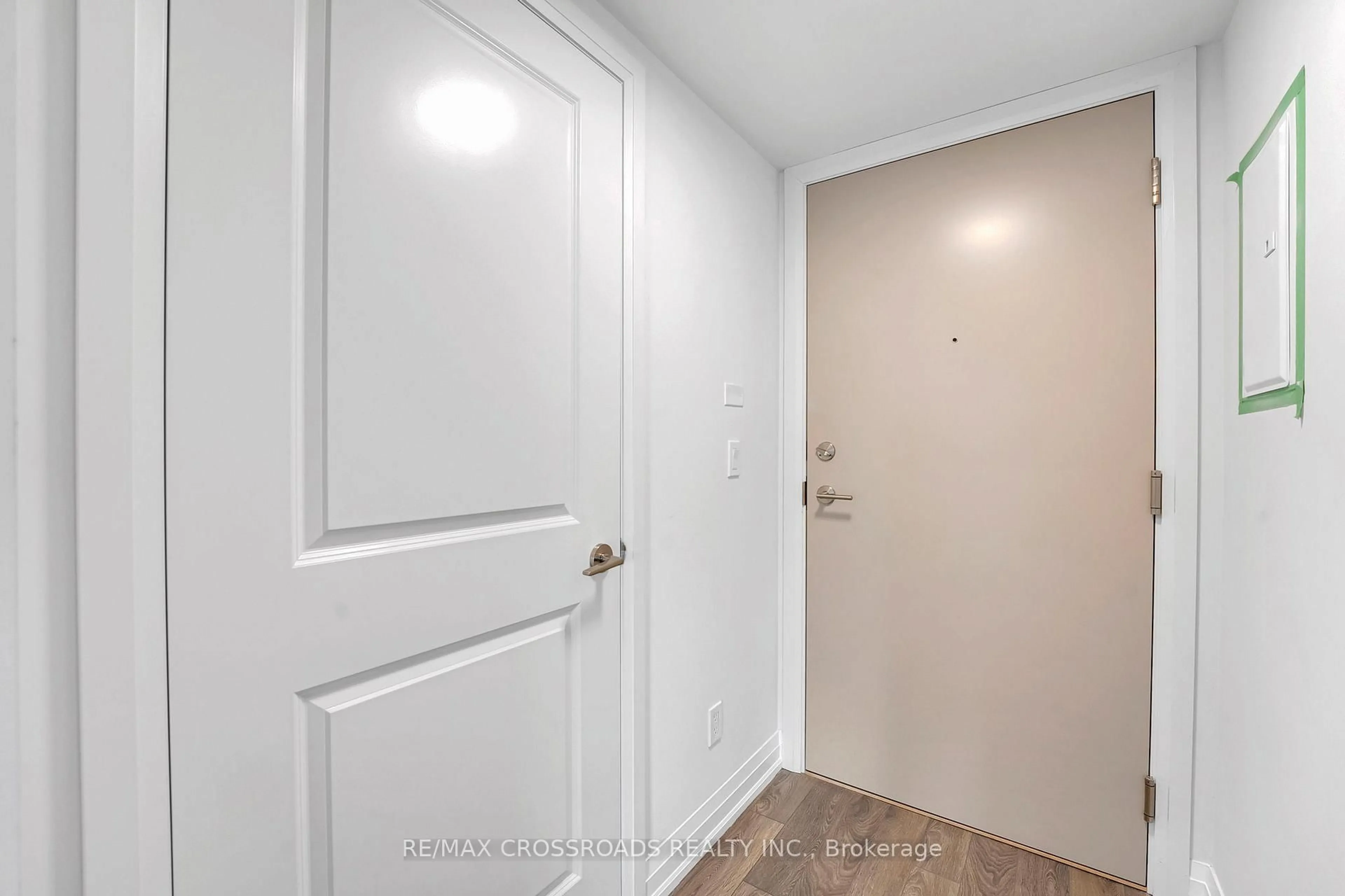 Indoor entryway for 20 Meadowglen Pl #528, Toronto Ontario M1G 0A9