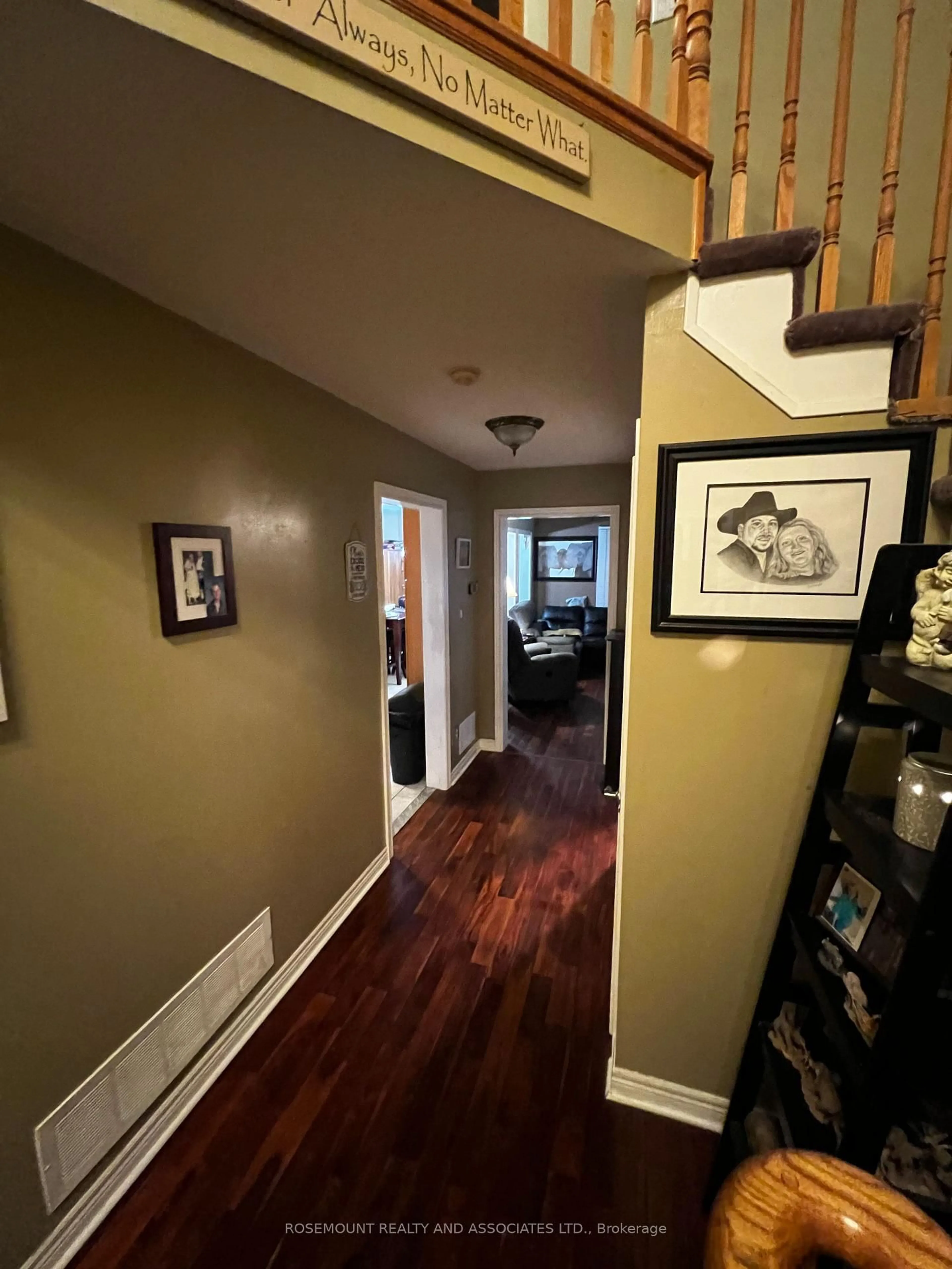 Indoor entryway for 52 Eastfield Cres, Clarington Ontario L1E 3C6