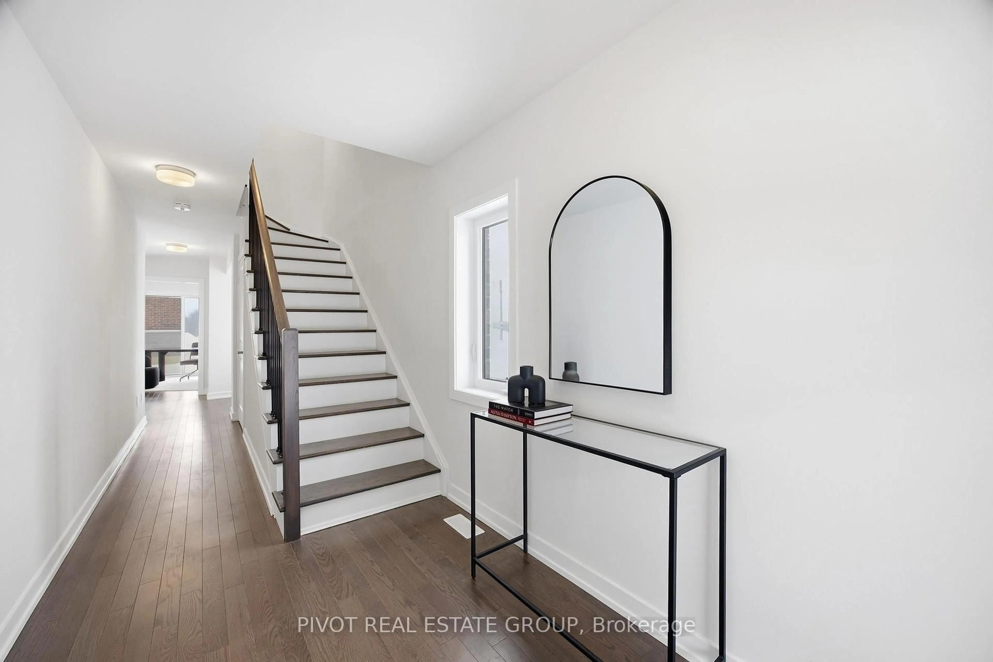 Indoor entryway for 46 Observatory Way, Whitby Ontario L1M 0M7