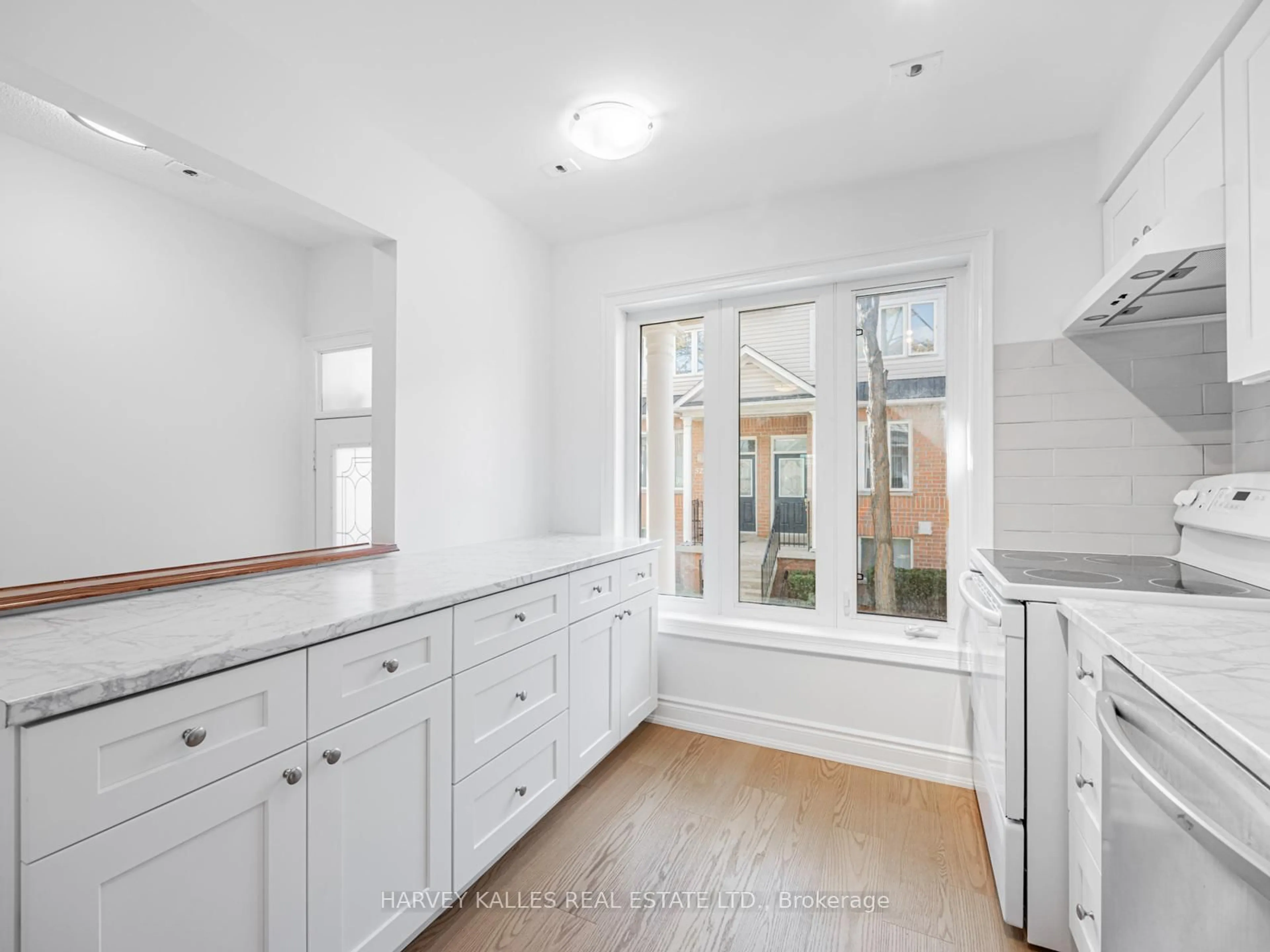 Unknown for 83 Mondeo Dr #521, Toronto Ontario M1P 5B6