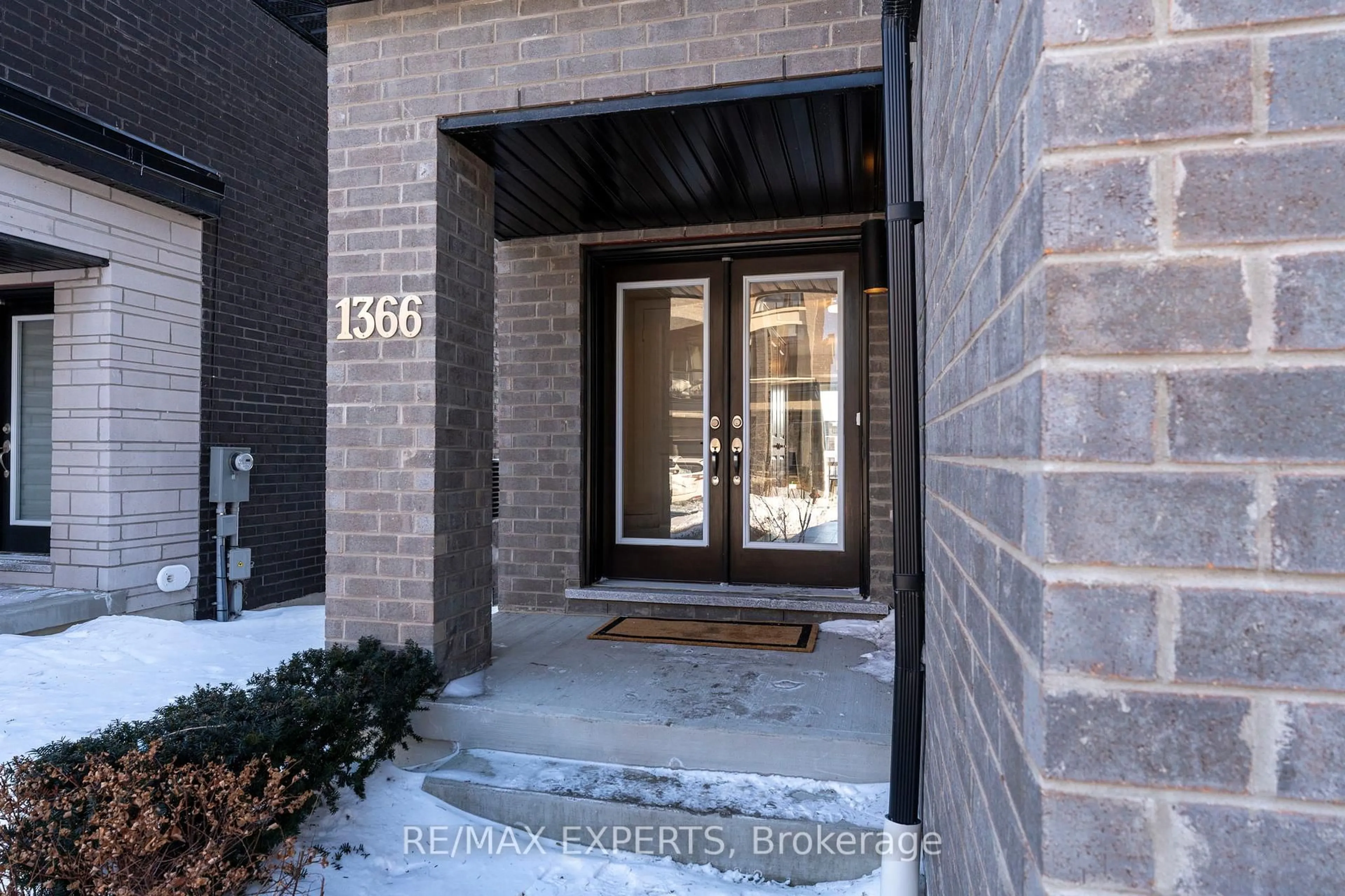 Indoor entryway for 1366 Gull Crossing, Pickering Ontario L1W 0B7